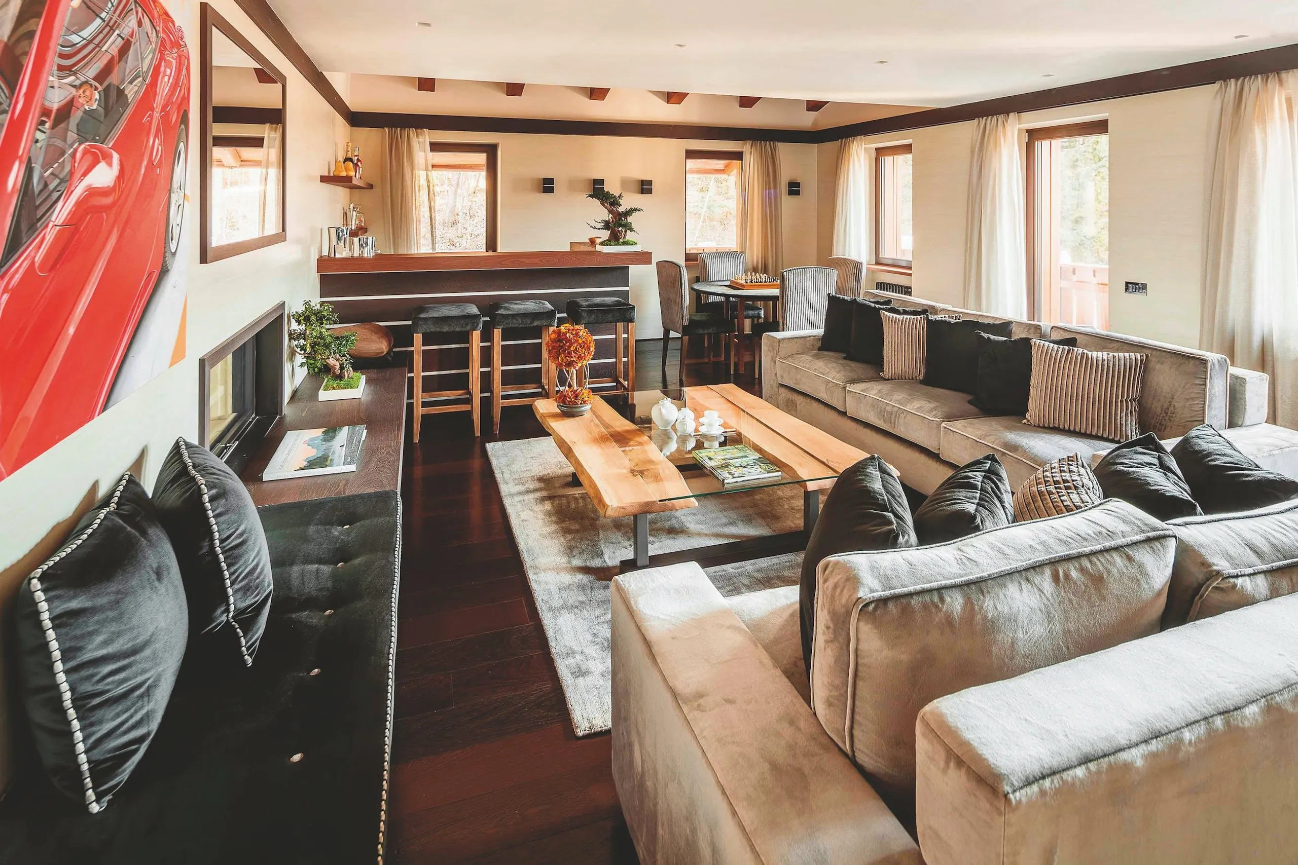 Charming Luxury Chalet with Home Theater and Spa — photograph 7