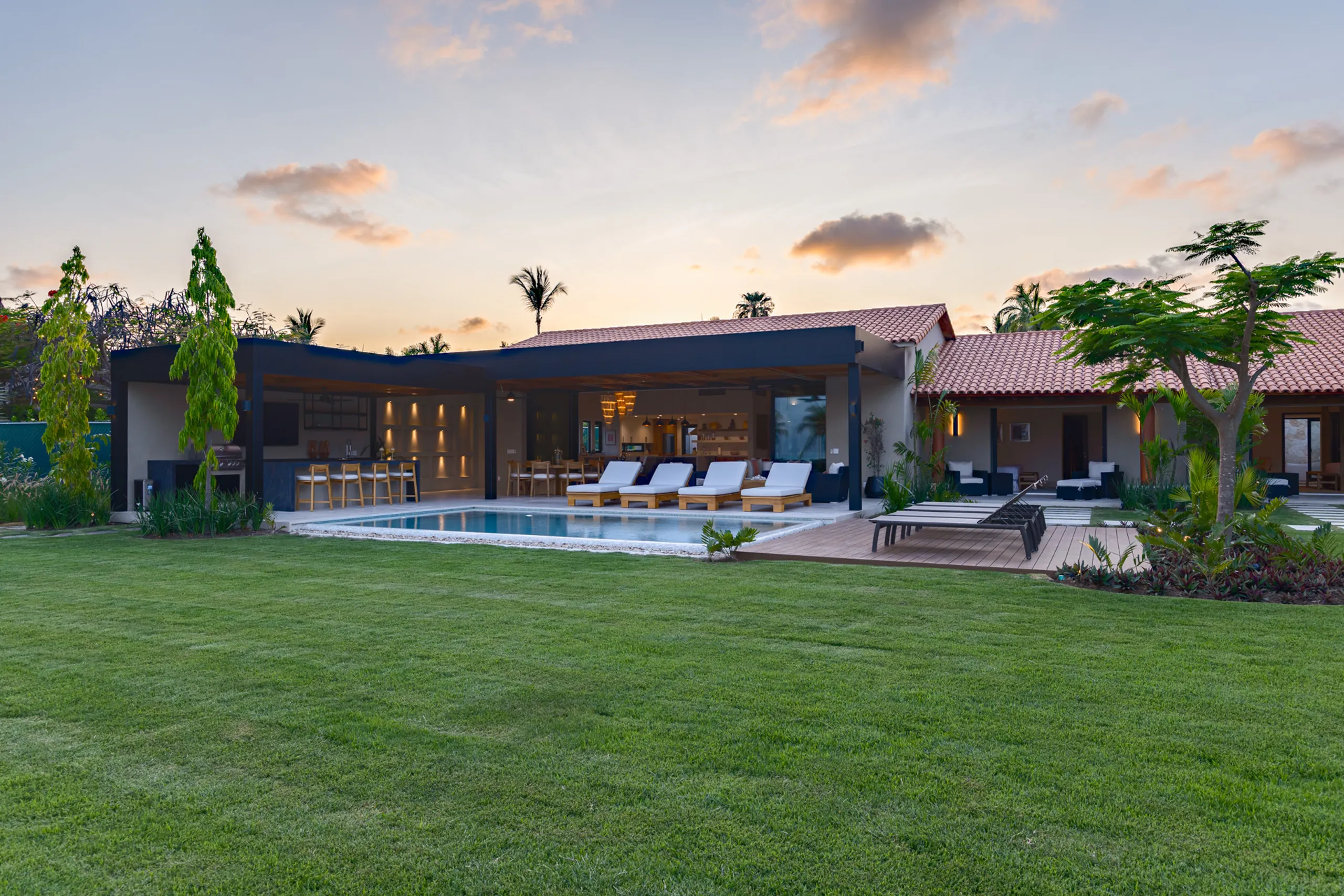5-Bedroom Villa with in Lagos del Mar with Sunset Views, Pool & Golf Access — photograph 2