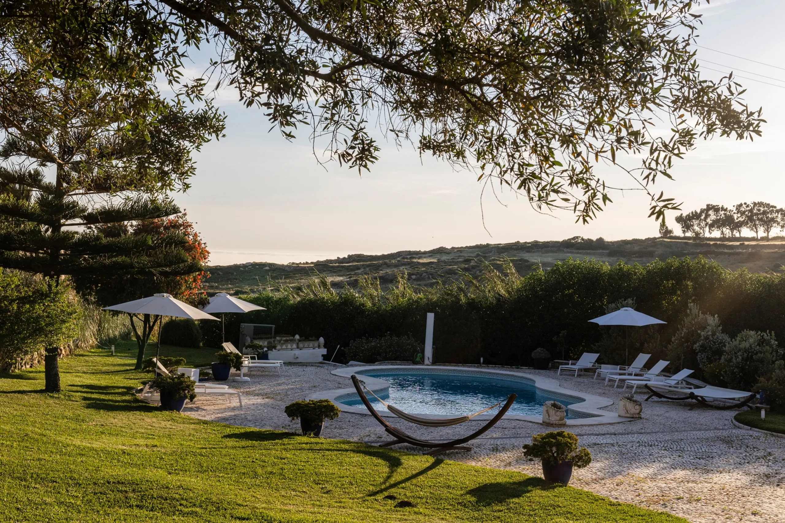 Lavish Abode in Sintra-Cascais Natural Park with Private Pool and Unobstructed Atlantic Ocean Views — photograph 7
