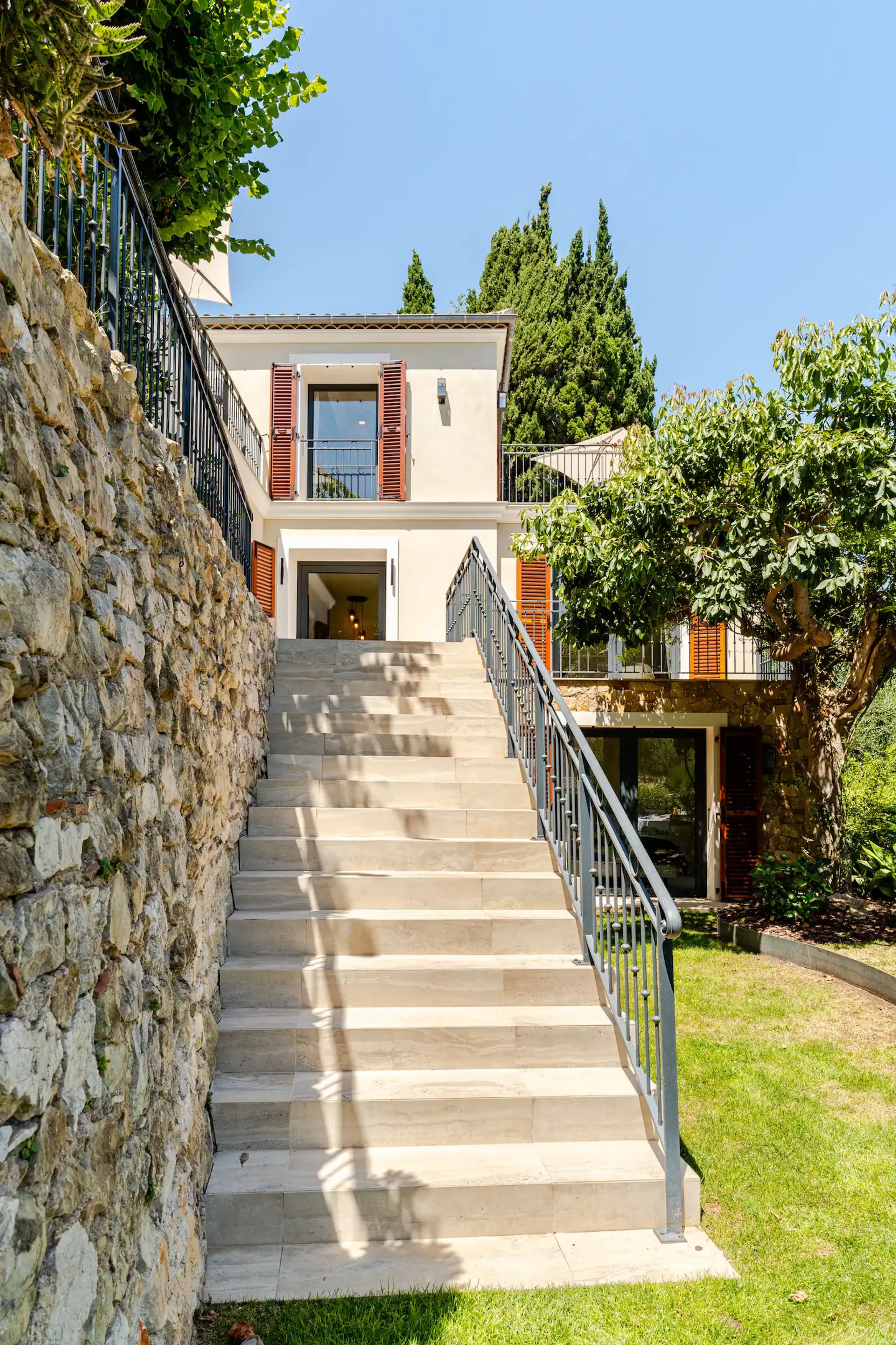 Serene Villa in Cap Ferrat with Private Pool and Breathtaking Panoramic Views of the Mediterranean Sea — photograph 11