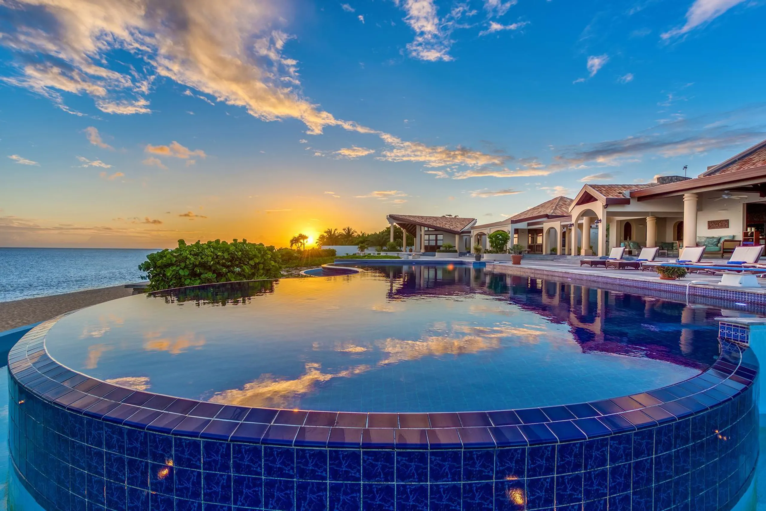 State-of-the-art Villa in Terress Basses with Large Infinity Pool and Beachfront Access — photograph 9