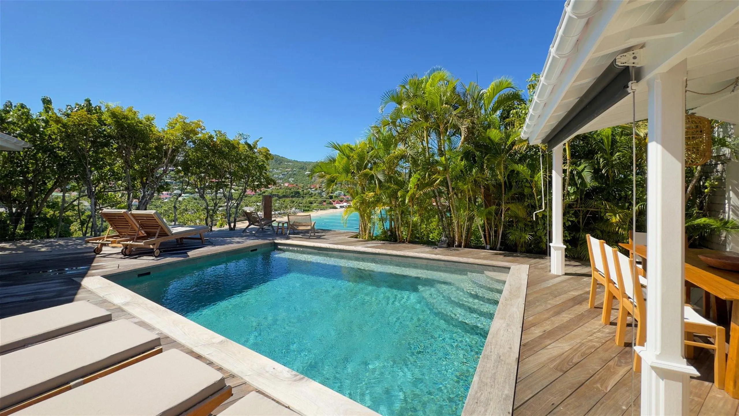 Stunning Four-Bedroom Villa with Private Pool and Bay View — photograph 2