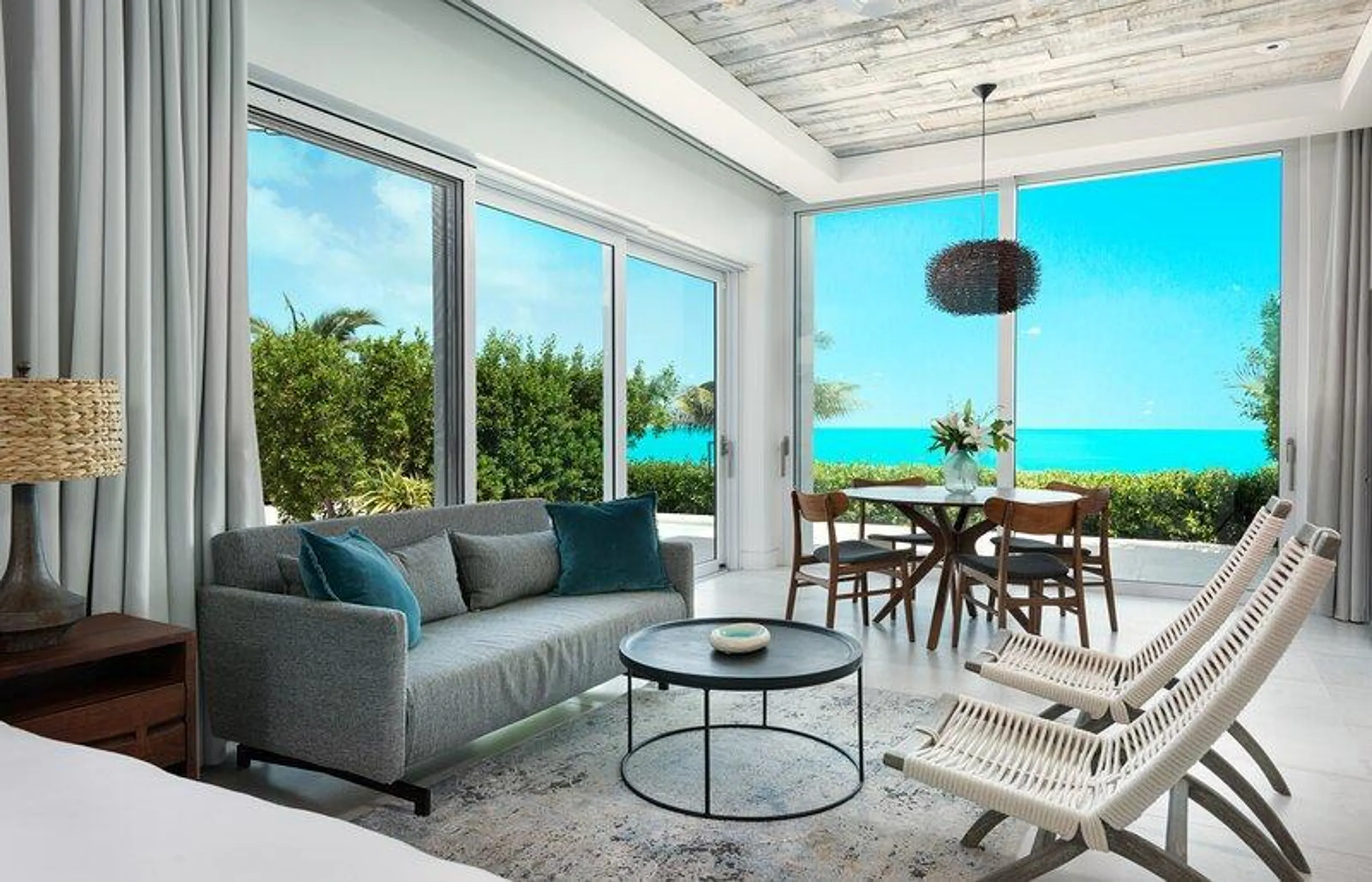 Long Bay Beach Sophisticated Oceanfront Villa Situated Almost on the Water's Edge — photograph 7