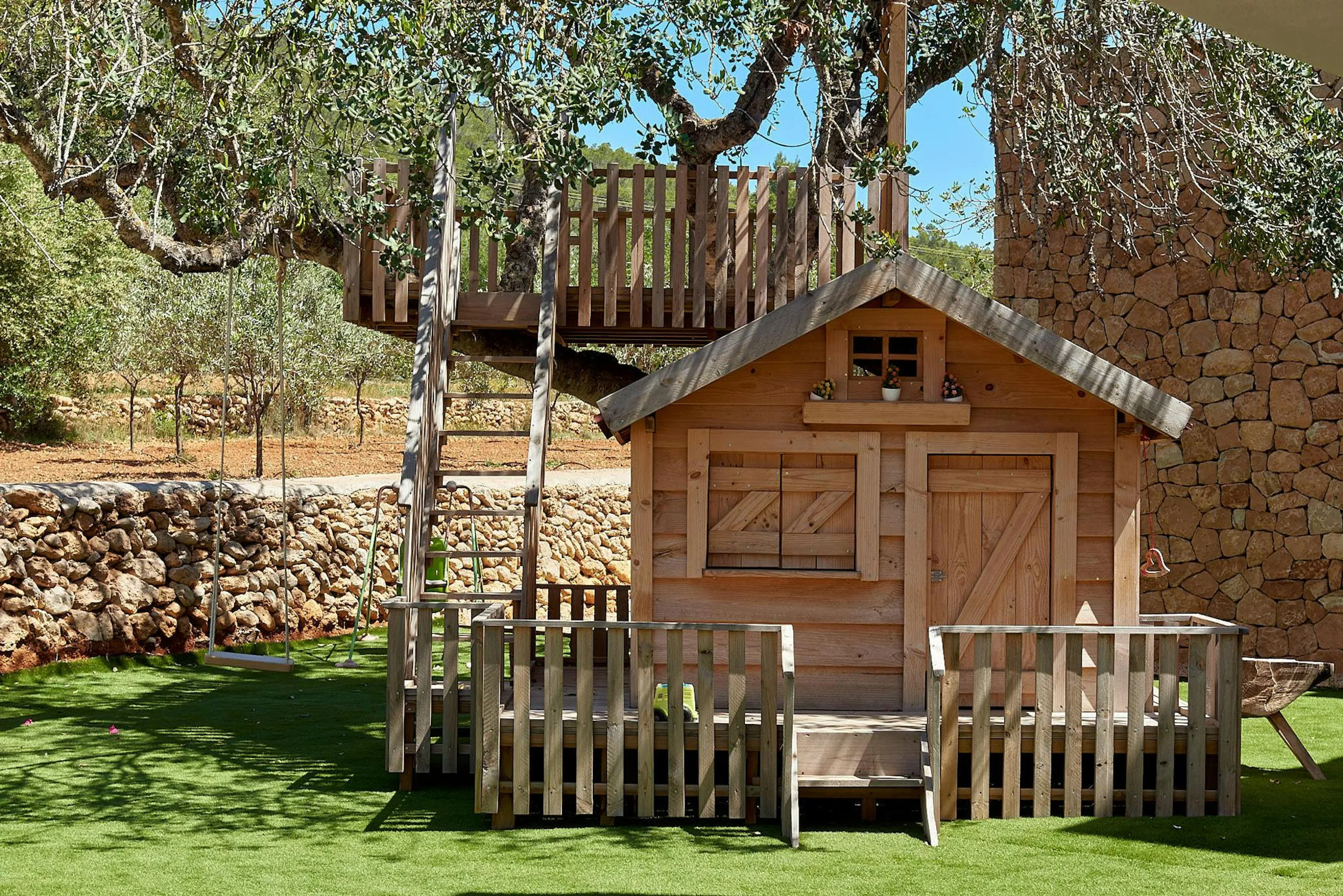 Prestigious Ibiza Contemporary Villa with Private Pool, Treehouse, and Outdoor Entertainment — photograph 9