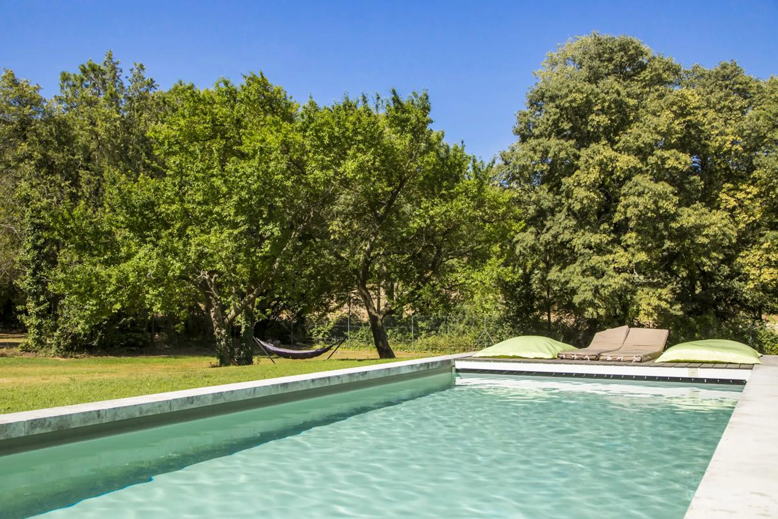 Picturesque Rustic Villa with Heated Pool, Outdoor Jacuzzi, and Stunning Mountain Views — photograph 4
