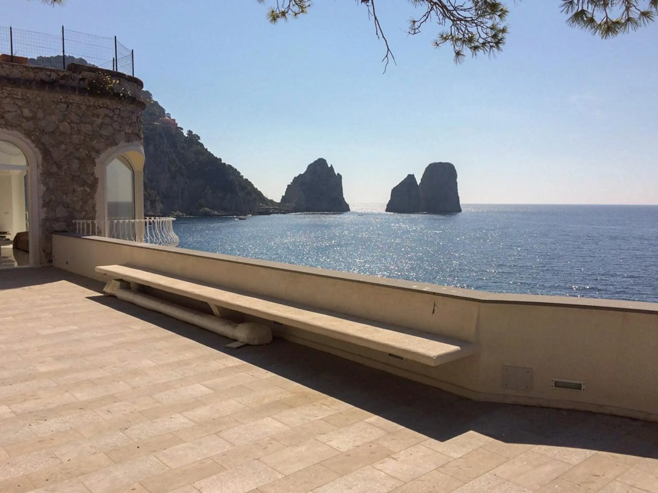 Superb Cliside Villa with Alfresco Dining and Unparalleled Capri Coast Views, Campania