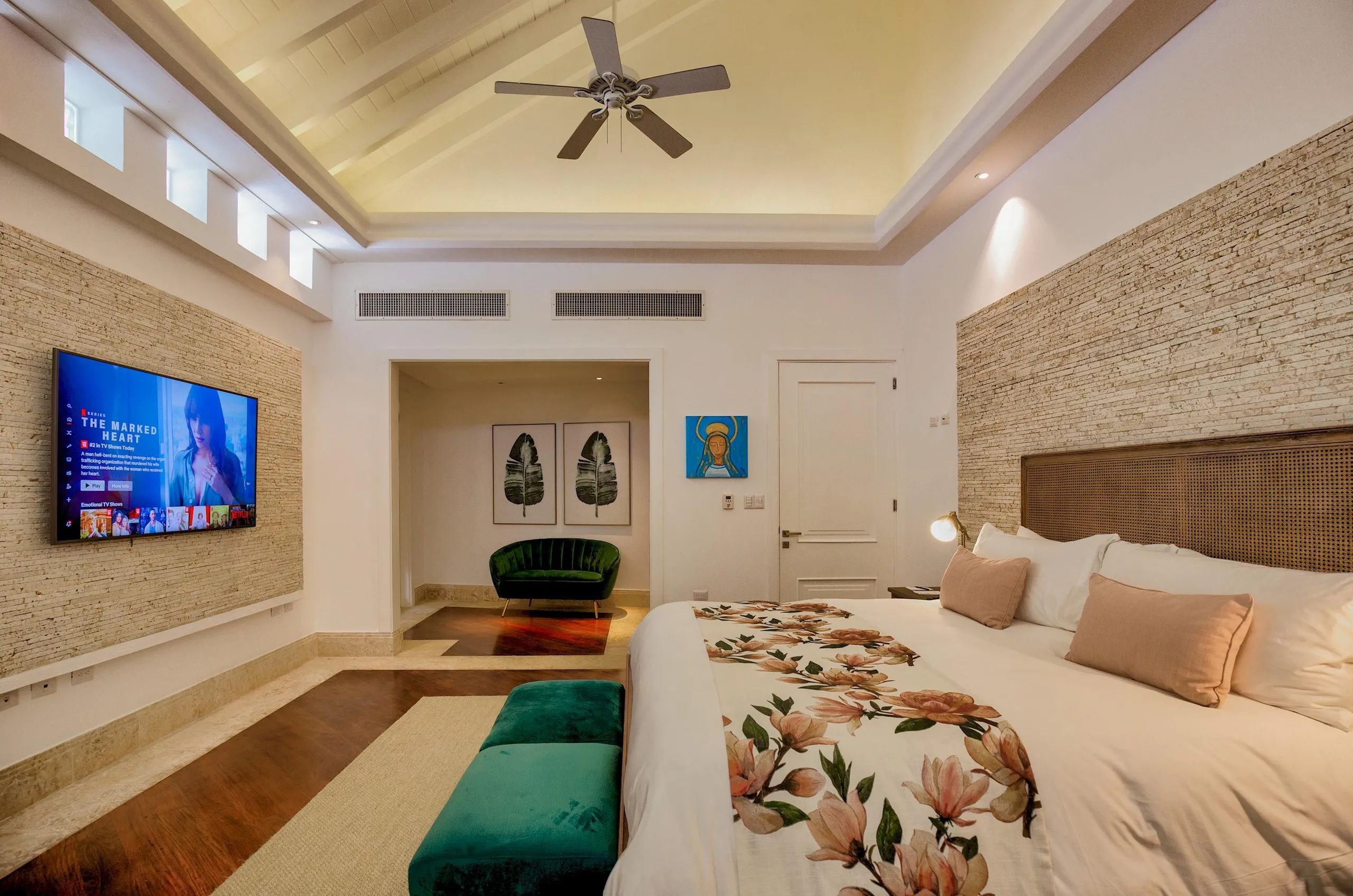 Chic Modern Tropical Villa with Private Pool and Fresh Ambiance — photograph 12