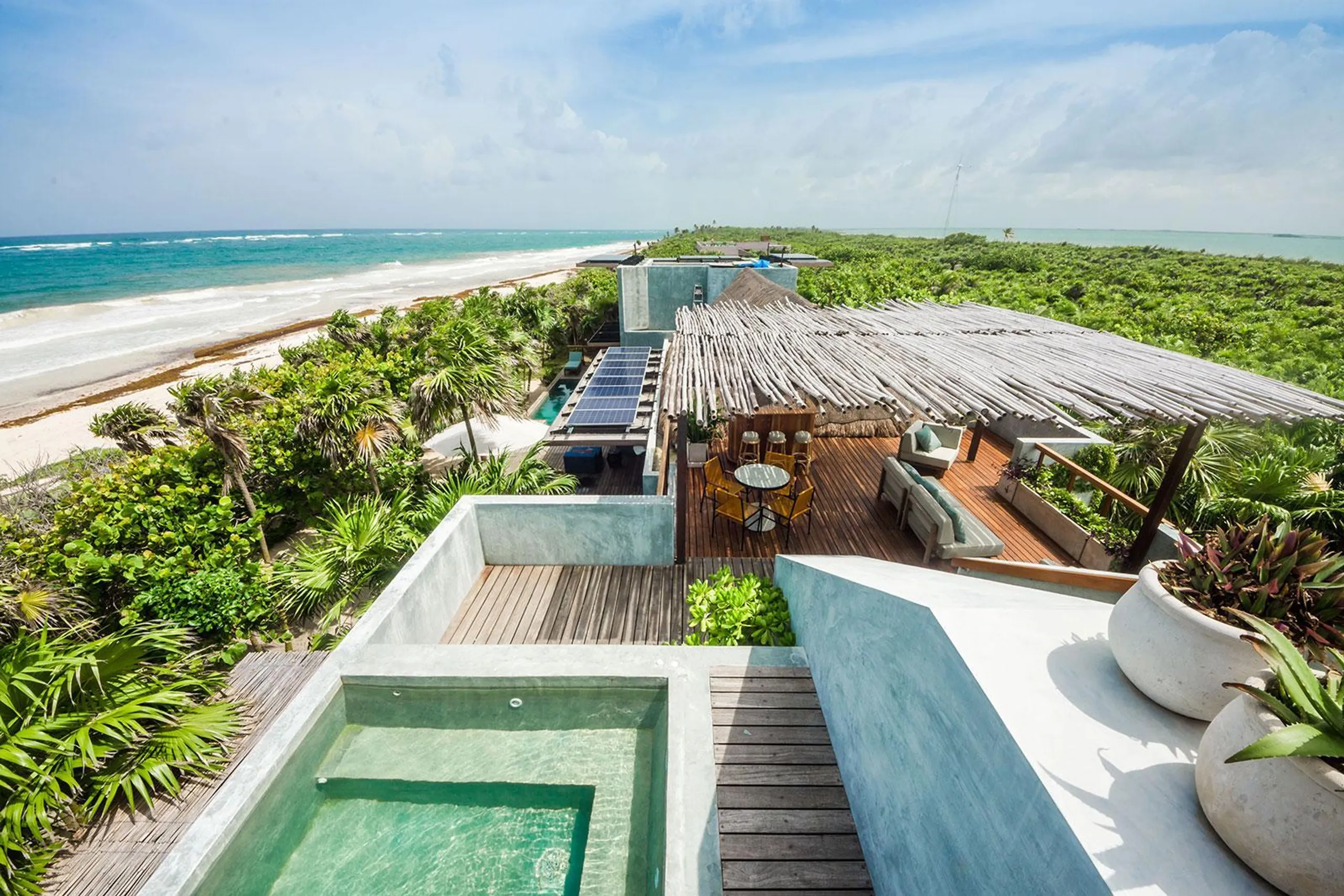 Incredible Oceanfront Villa with Infinity Pool and Sunset Views — photograph 3