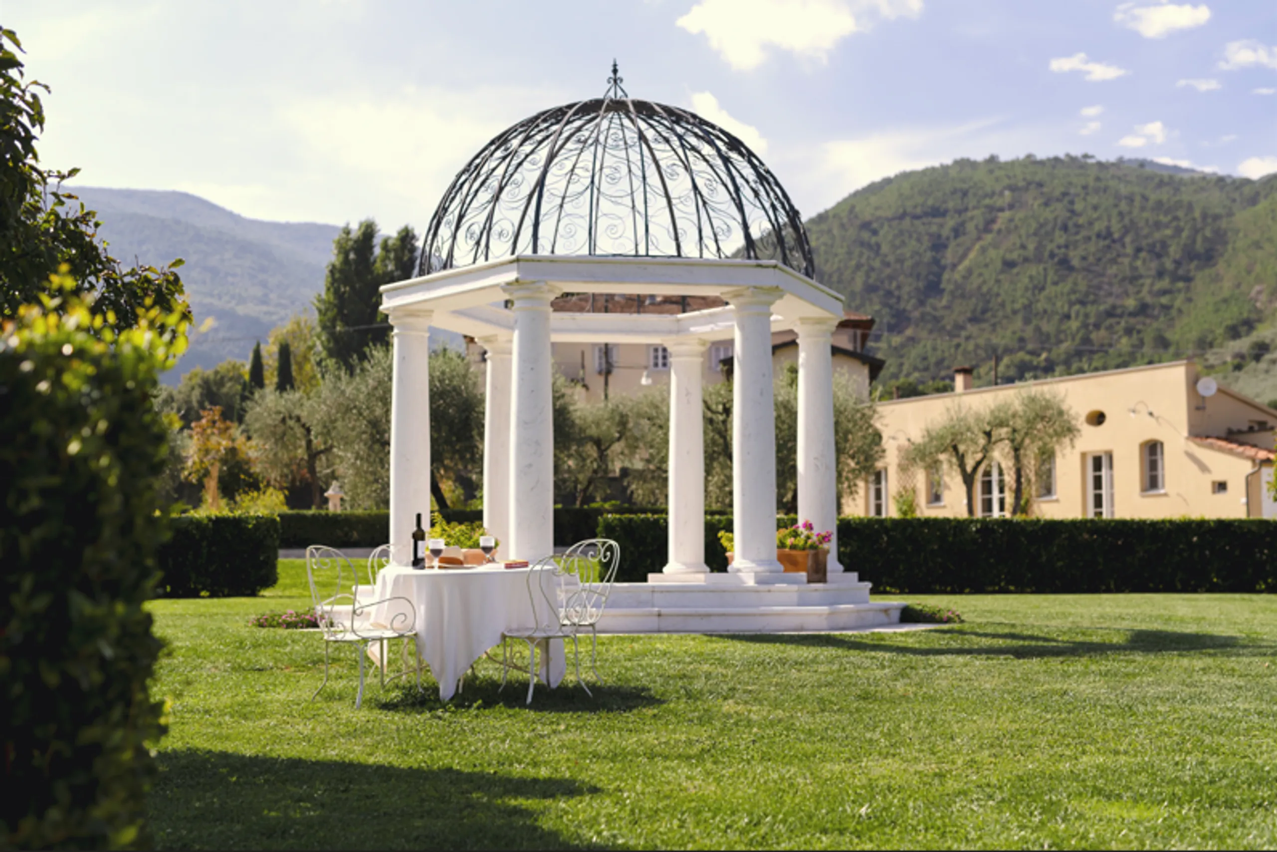 Tranquility in Tuscany Grand Estate for 6BR with Enchanting Pool and Lush Gardens — photograph 5