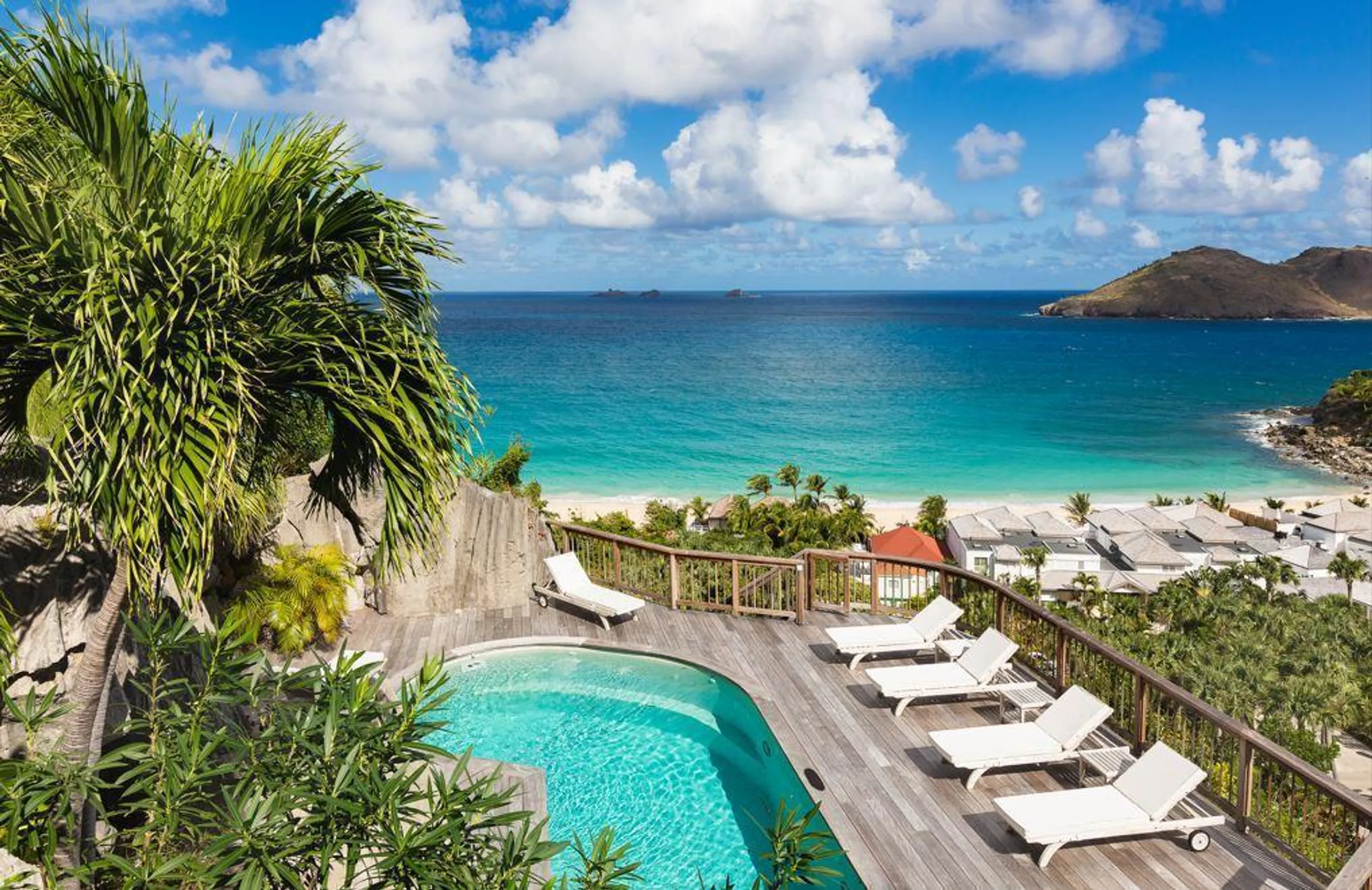 Traditional Colonial Villa with Heated Pool and Majestic Ocean Views, Flamands