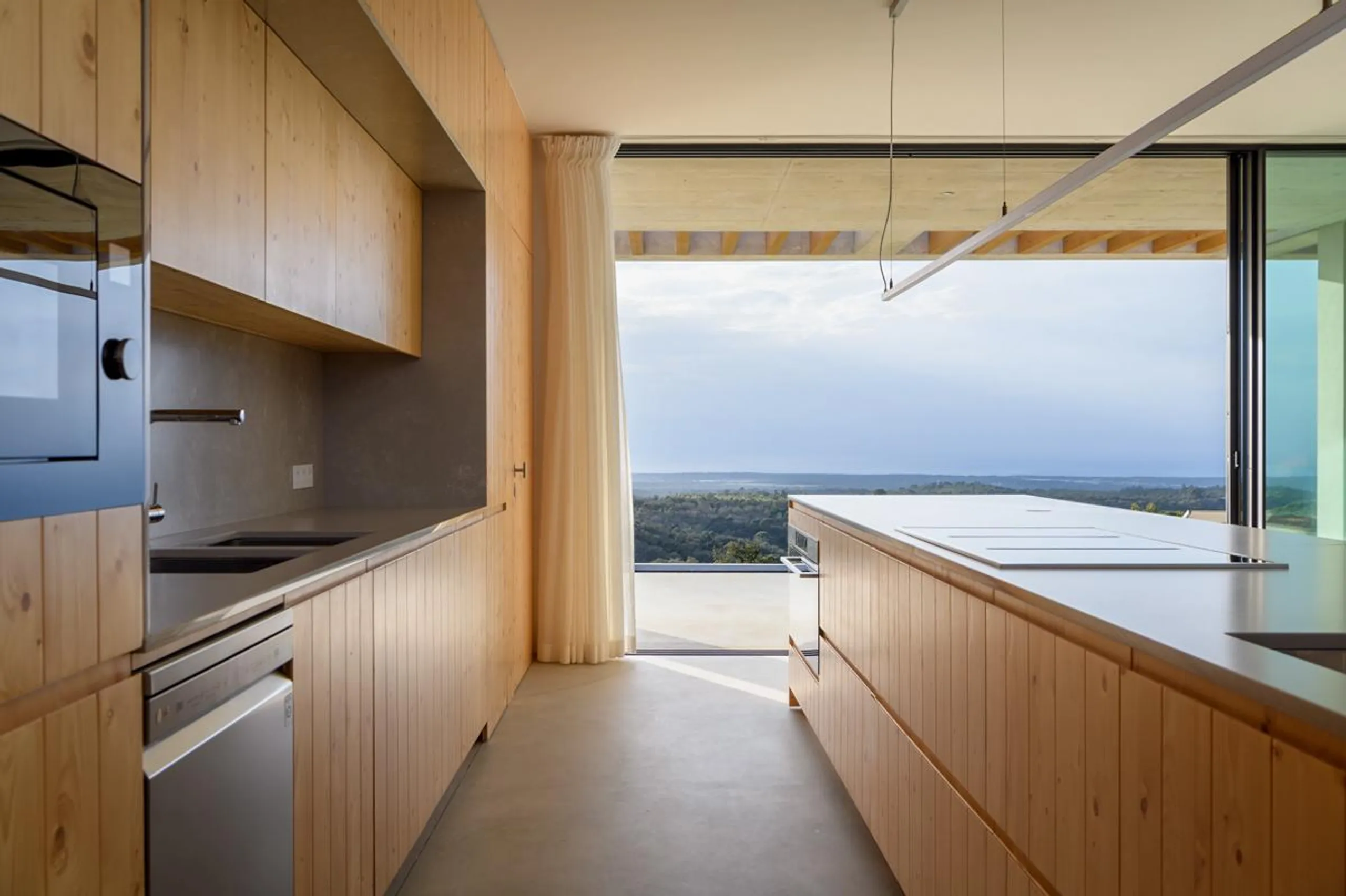 Sensational Minimalist Villa with Infinity Pool and Atlantic Coastline Views — photograph 10