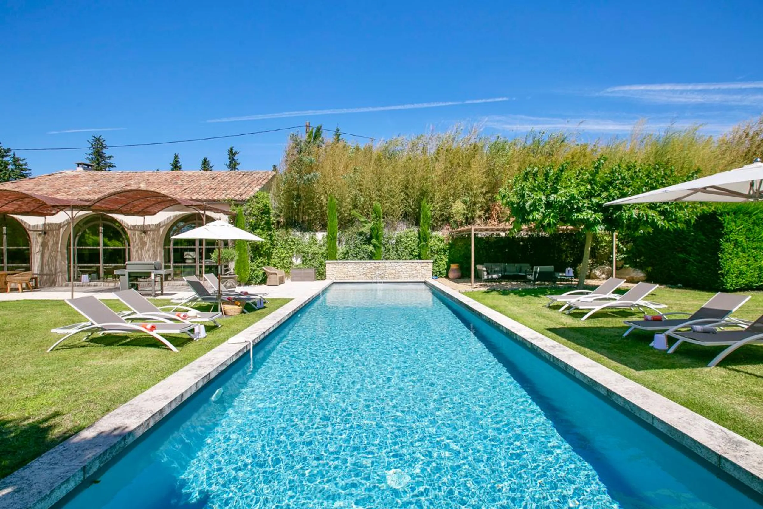 Opulent Provence Villa with Private Heated Pool, and Extensive Gardens — photograph 3