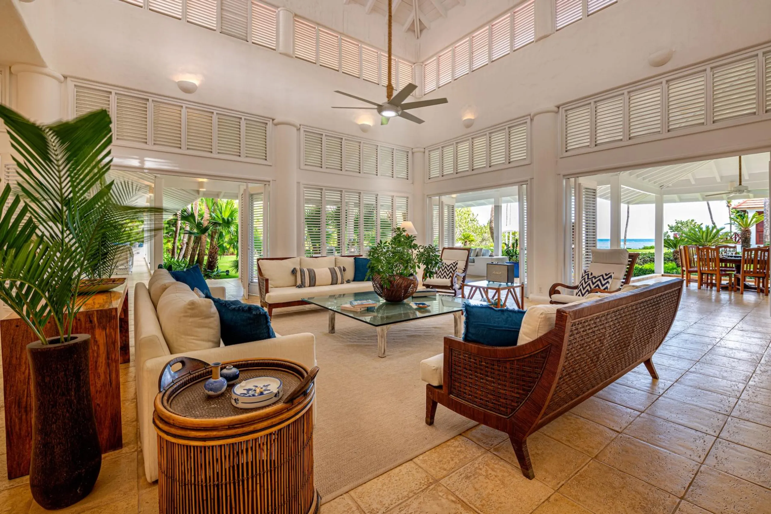 Breathtaking Beachfront Villa with Private Pool, Beach and Sea Views — photograph 7