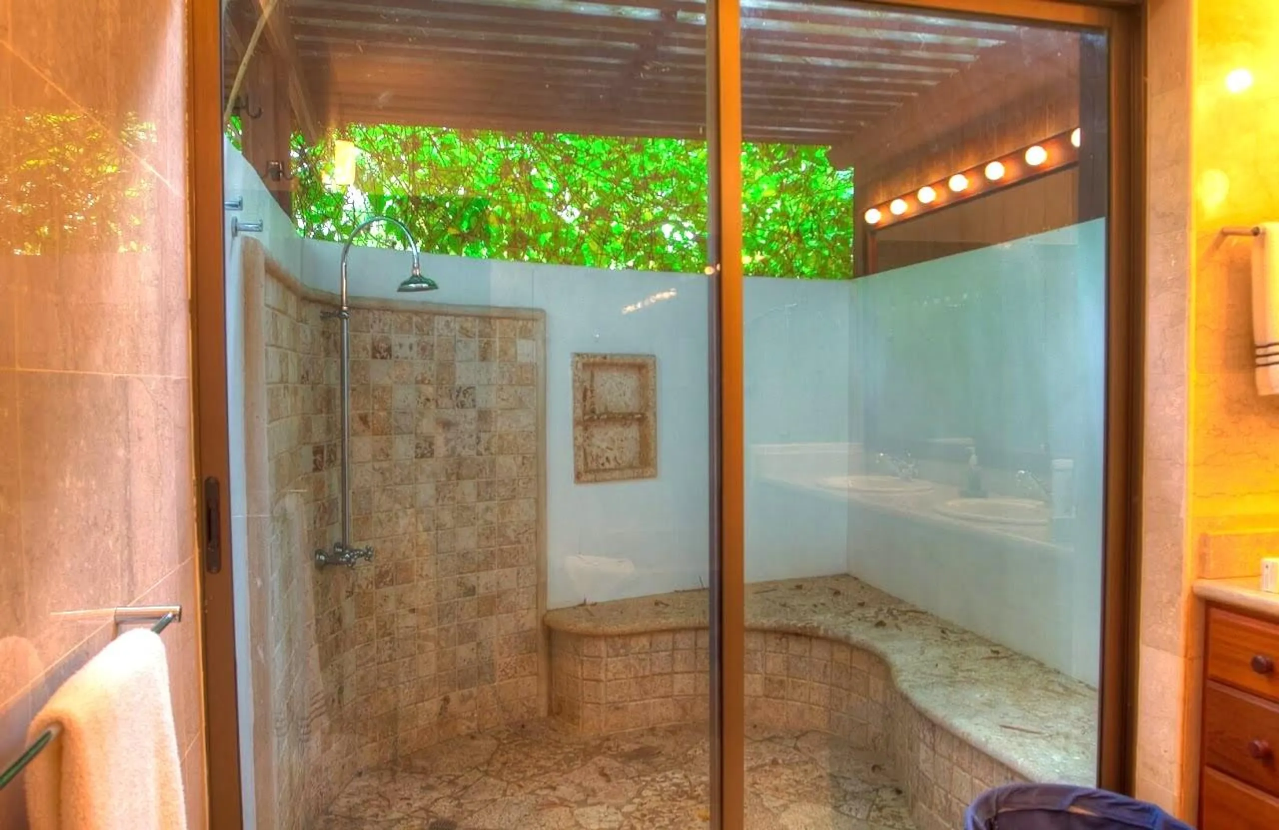 Rejuvenating La Ramona Retreat with Stunning Views — photograph 11