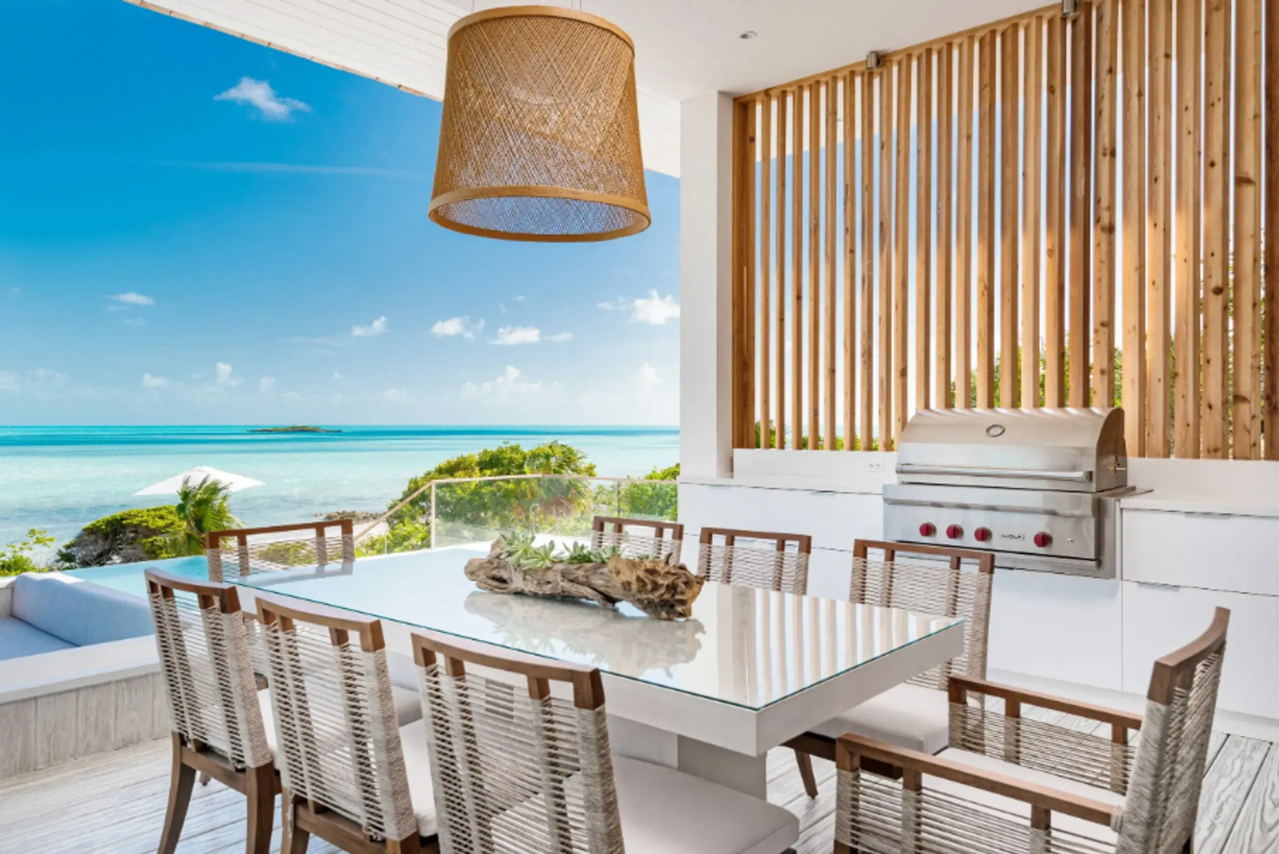 Contemporary Beach House with Breathtaking Ocean Views and Private Beach — photograph 9