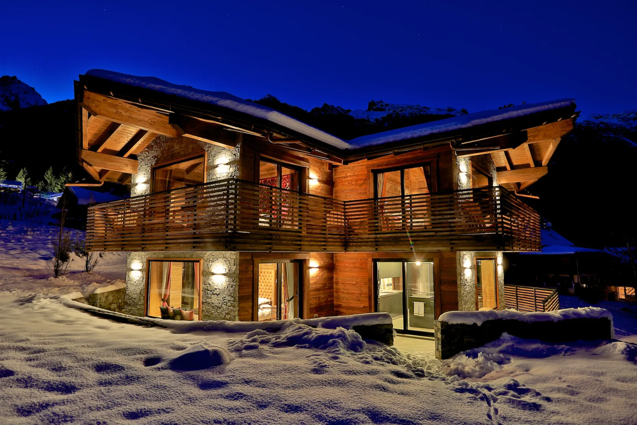 Chic Architecturally Designed Chalet with Spa, Pool, & Mountain Views in Chamonix Valley — photograph 7