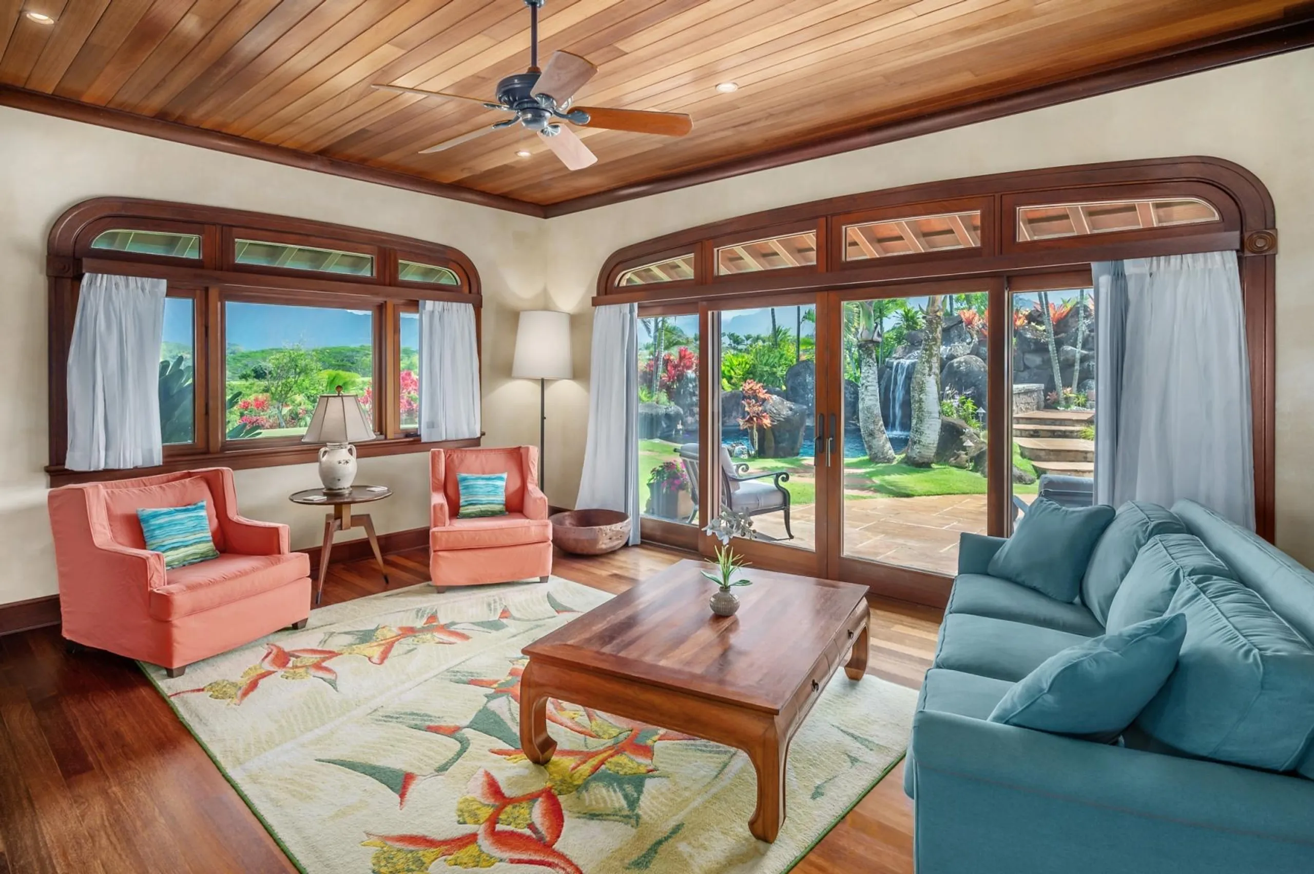 Magnificent Island Estate with Lagoon Pool and Amazing Ocean Views — photograph 11