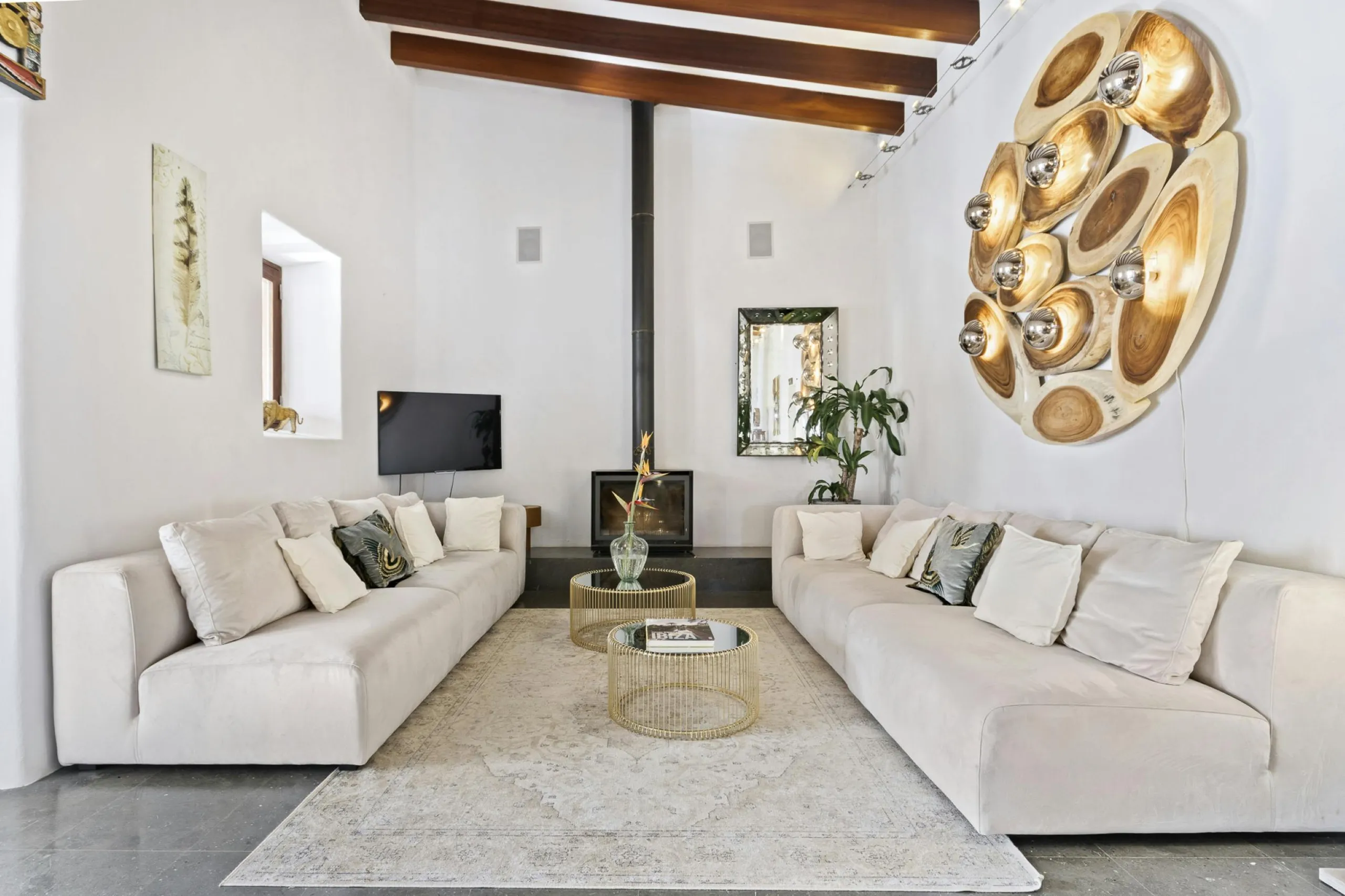 Resplendent Spanish Estate in Ibiza with Private Pool and Garden Grounds — photograph 10