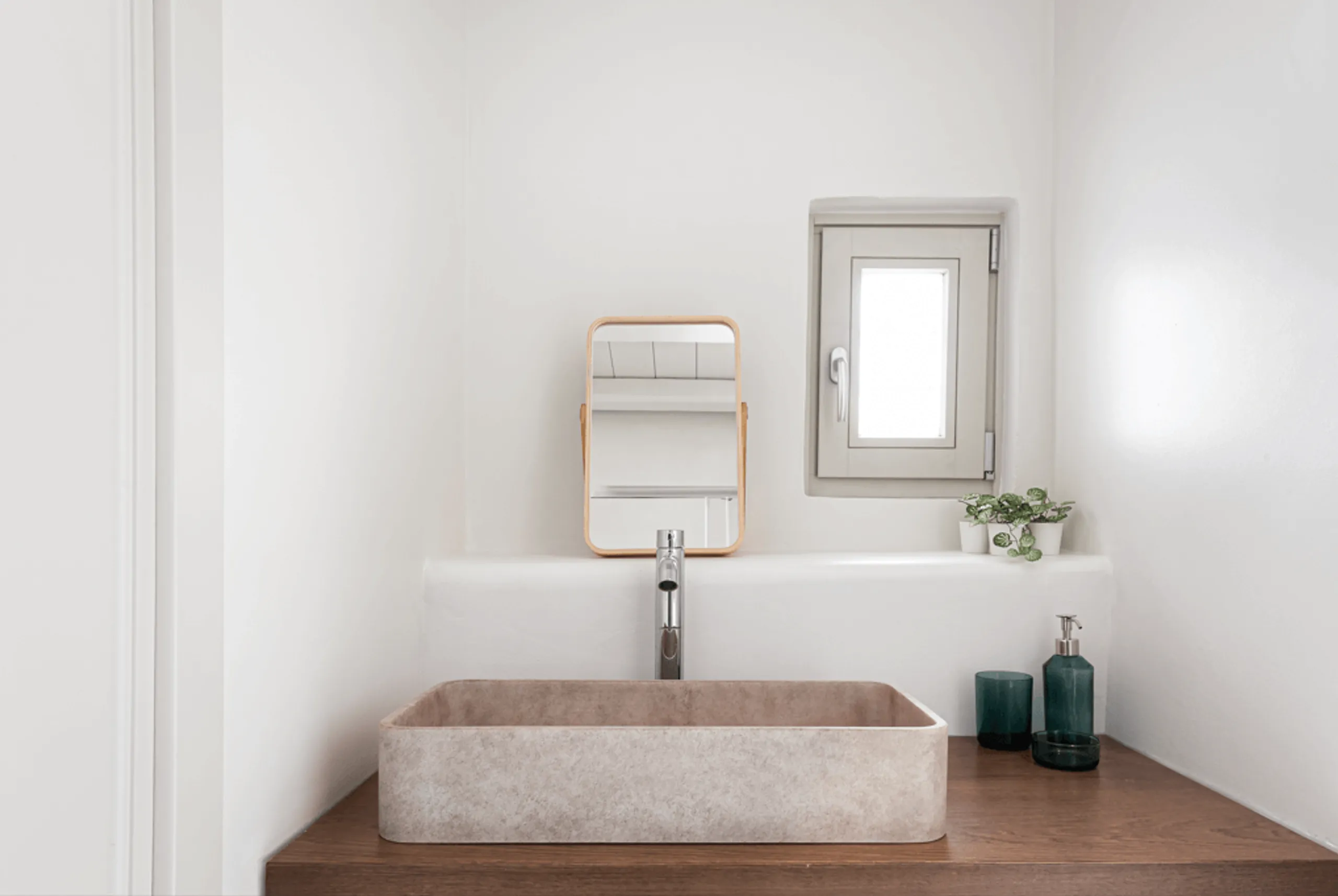 Retreat to Your Lavish Bedroom with Panoramic Windows and Unforgettable Natural Surroundings — photograph 8