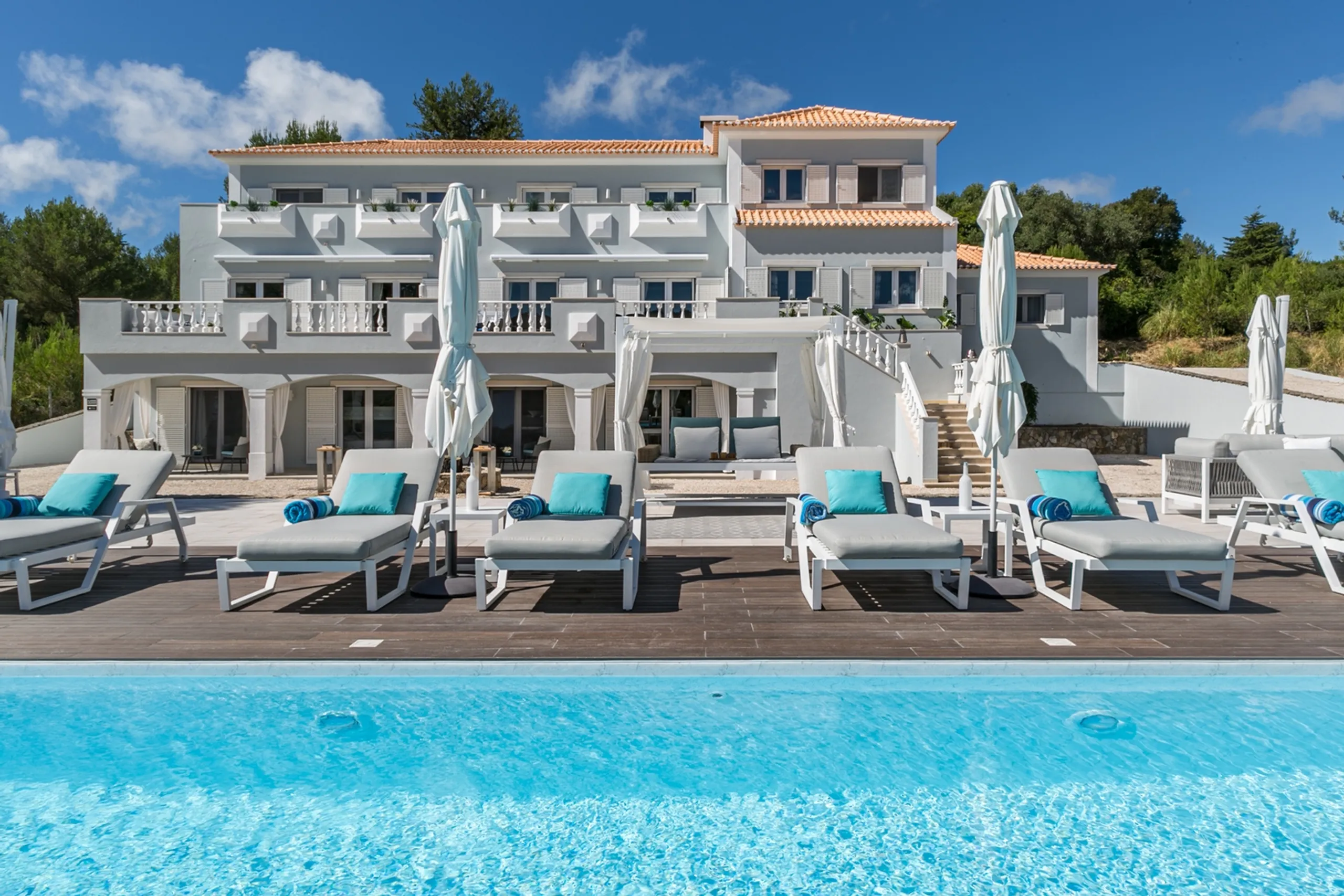 High-End Sintra Villa with Private Heated Pool, & Unrivaled Mountain Views — photograph 7