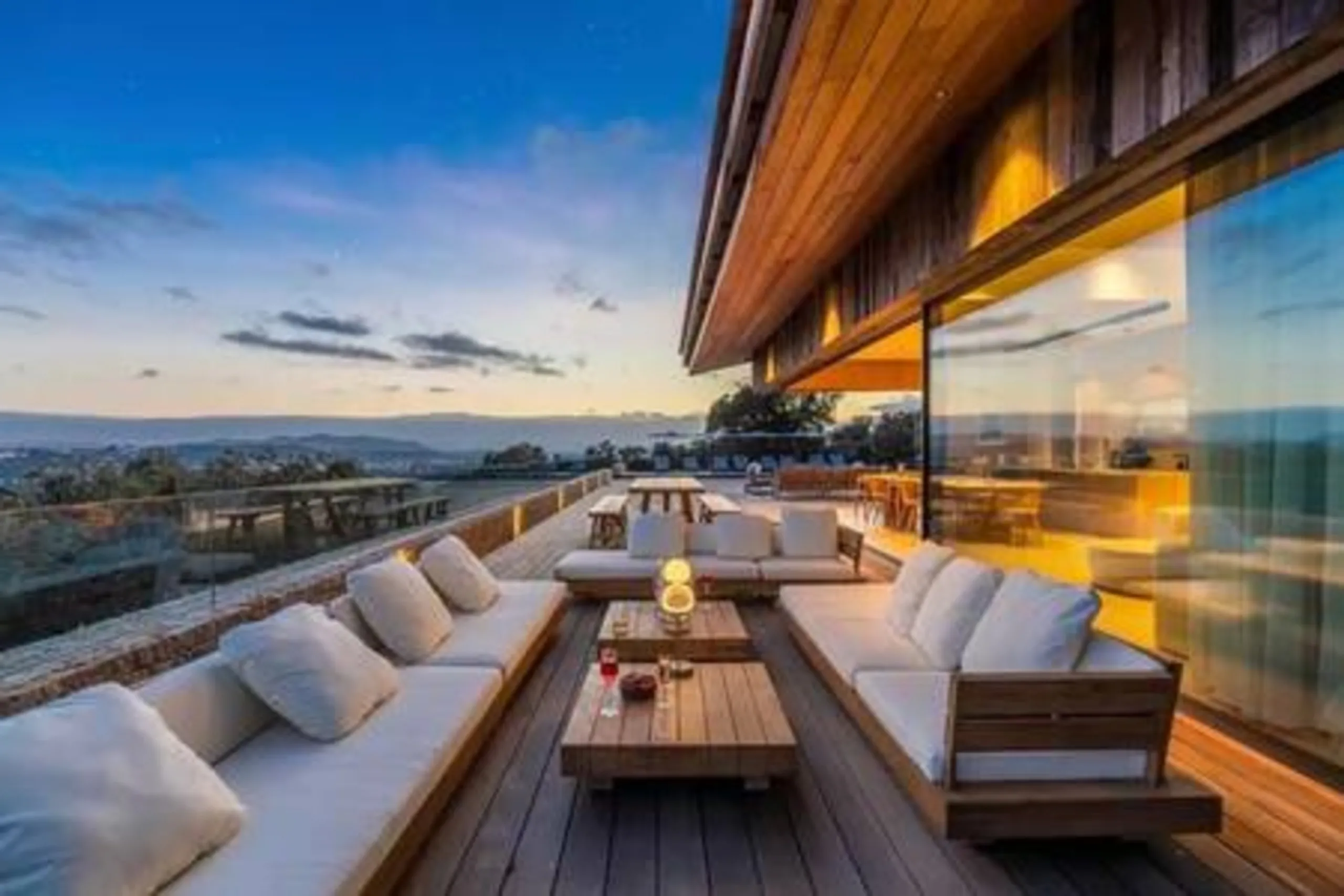 Prestigious Porto-Vecchio Villa: Stunning Views, Heated Pool & Sea Views — photograph 3