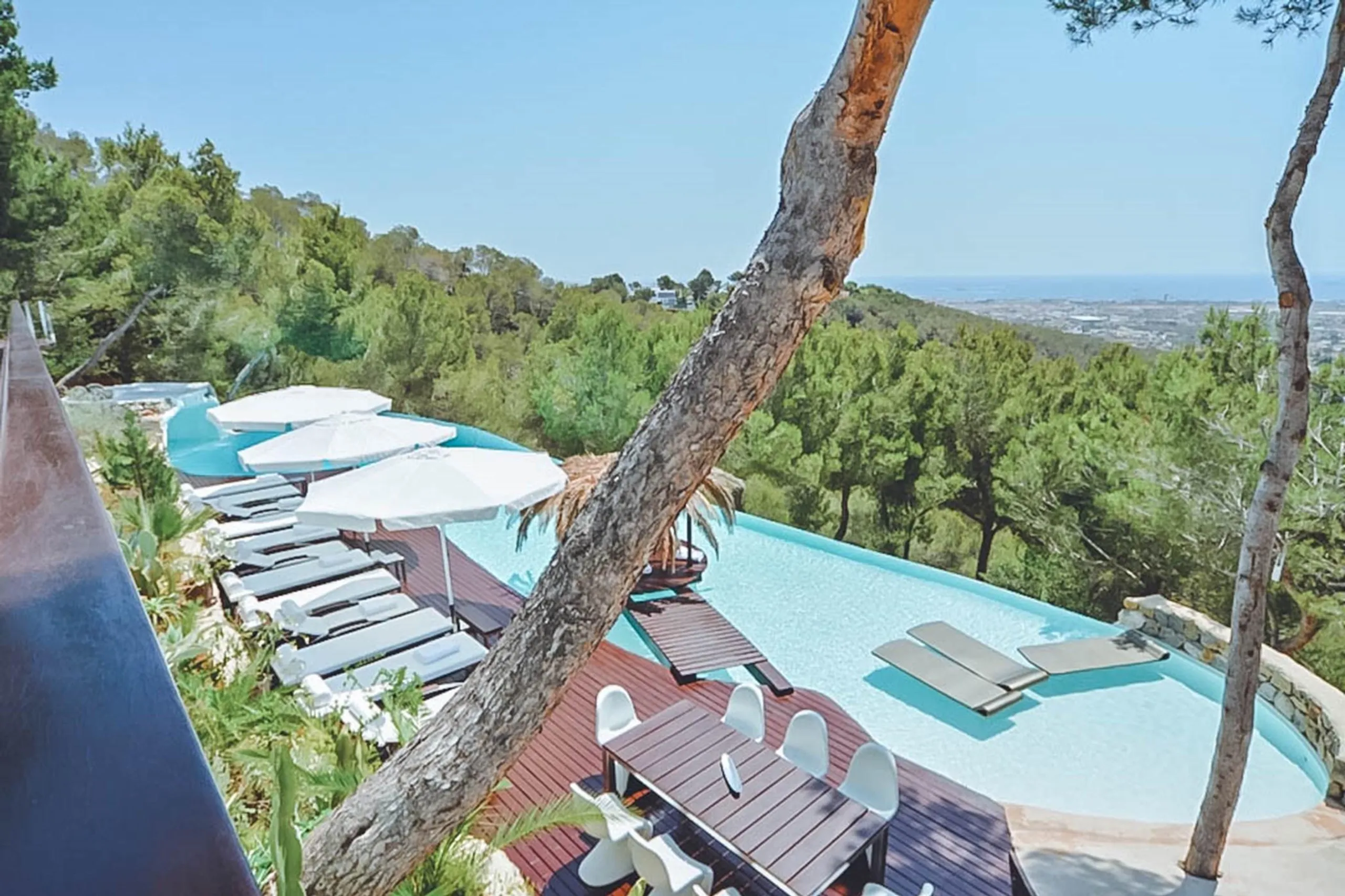 Lavish Villa in Ibiza with Pool and Breathtaking Panoramic Views — photograph 4