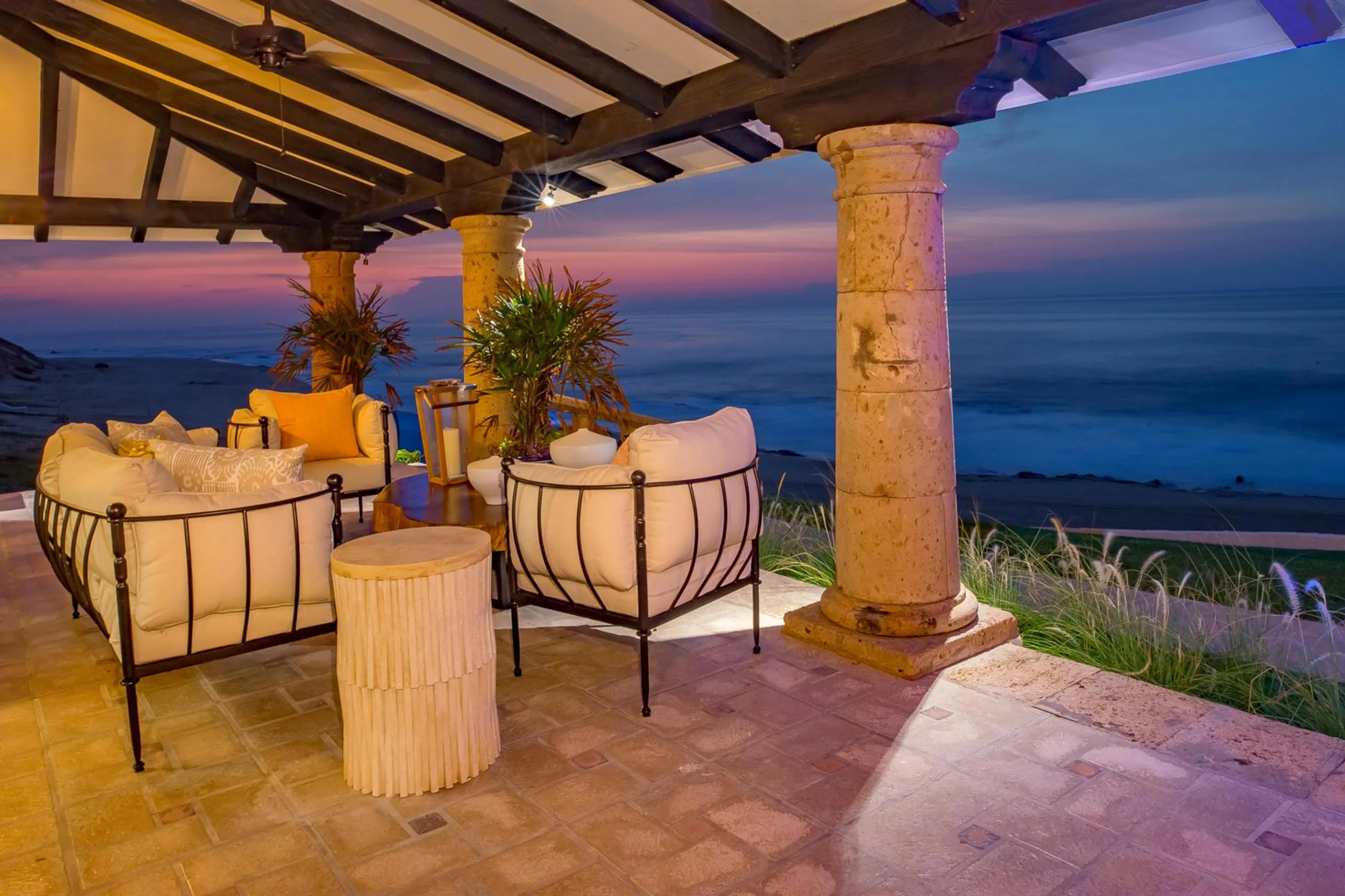 Playa Tortuga Beachfront Oasis Estate with Pool and Amazing Views — photograph 10