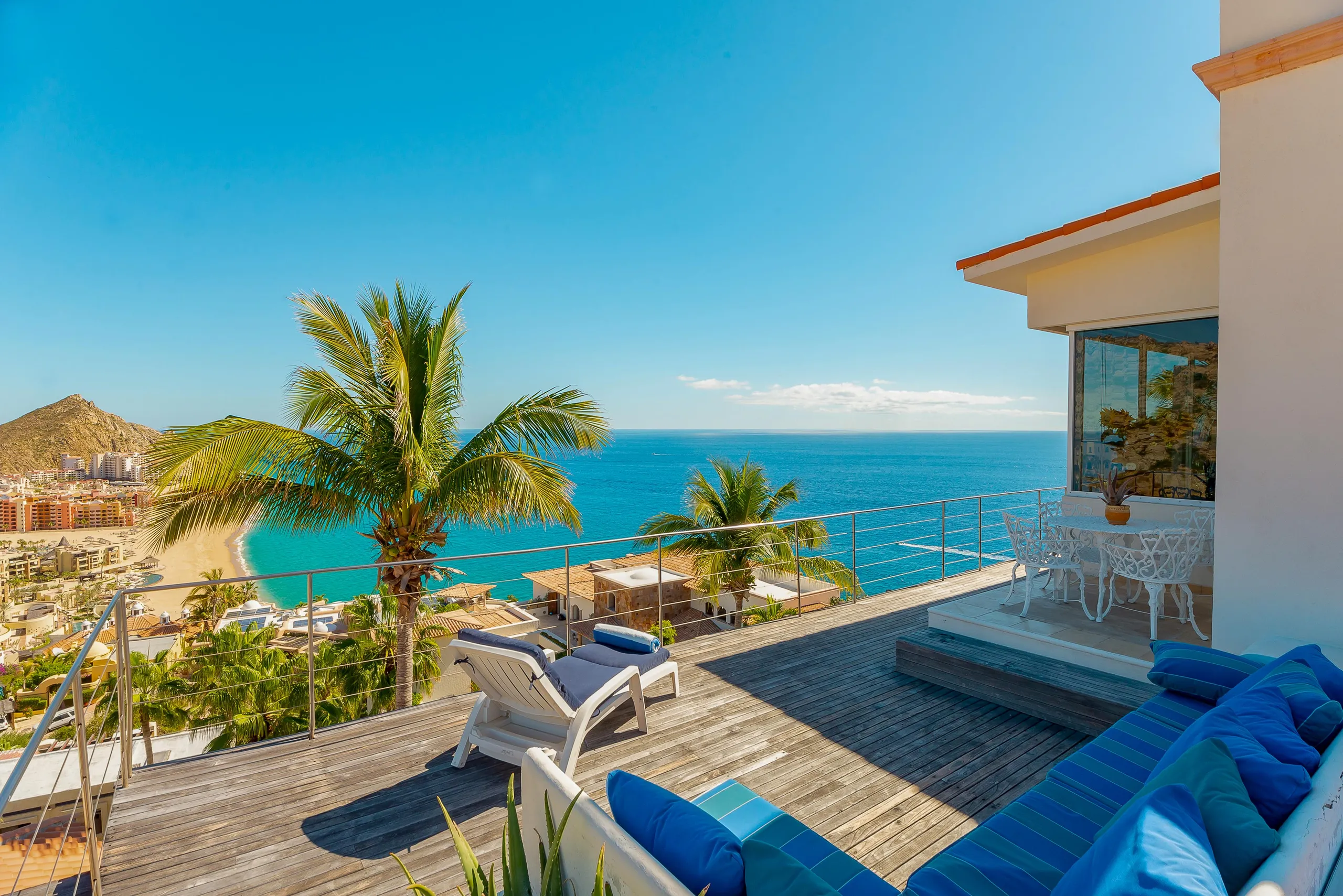Lush Tropical Luxury Pedregal Estate with Infinity Pool and Incredible Views — photograph 7