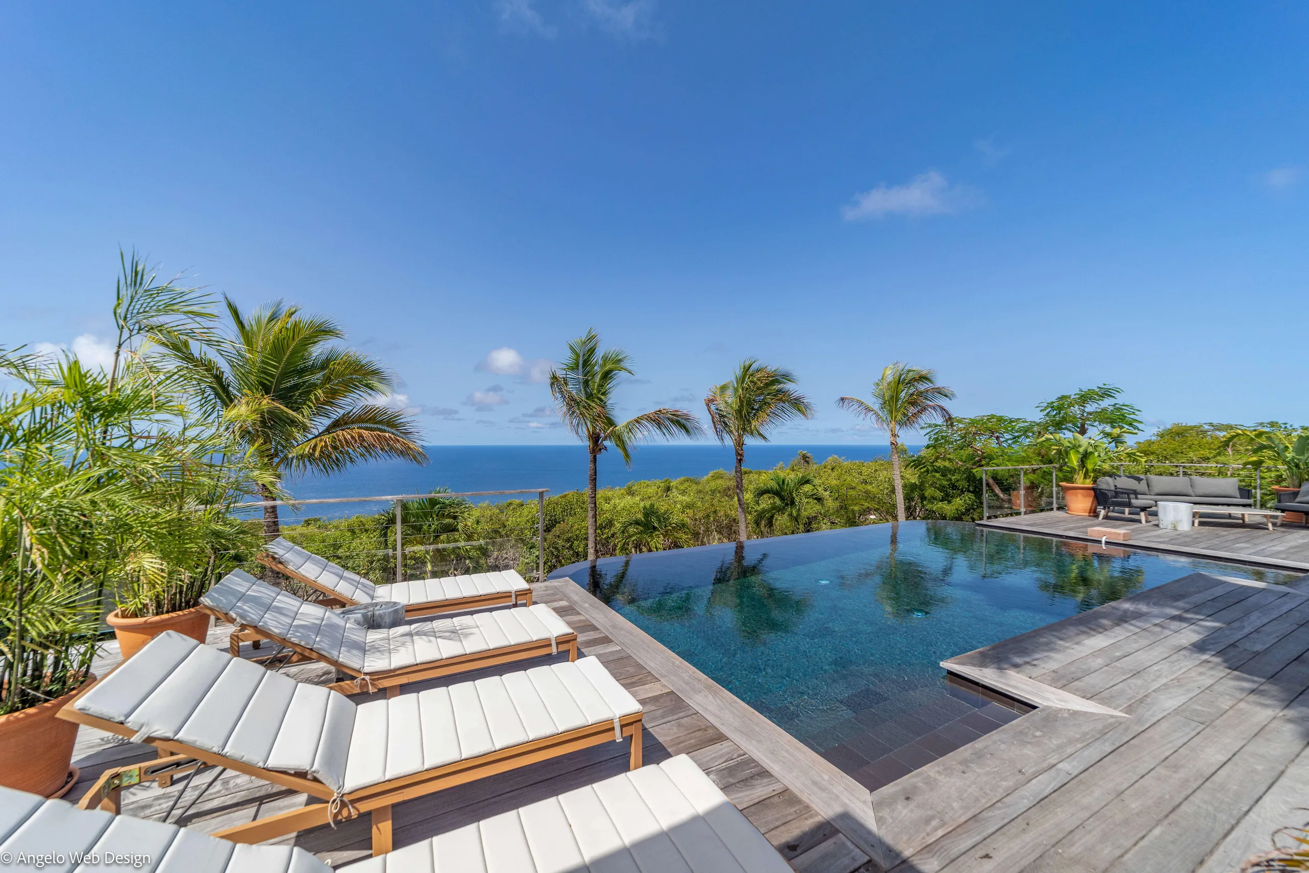 Plush and Inviting Villa with Infinity Pool and Breathtaking Ocean Views and Gorgeous Sunset — photograph 4