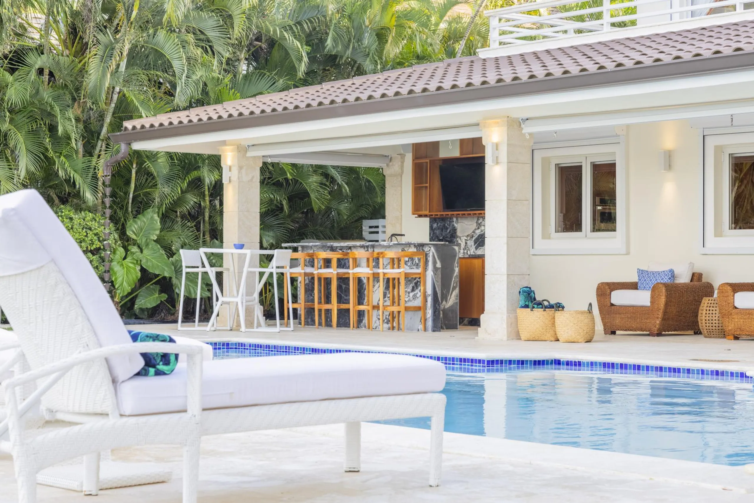Serene Villa with Private Pool and Golf Course Views — photograph 6