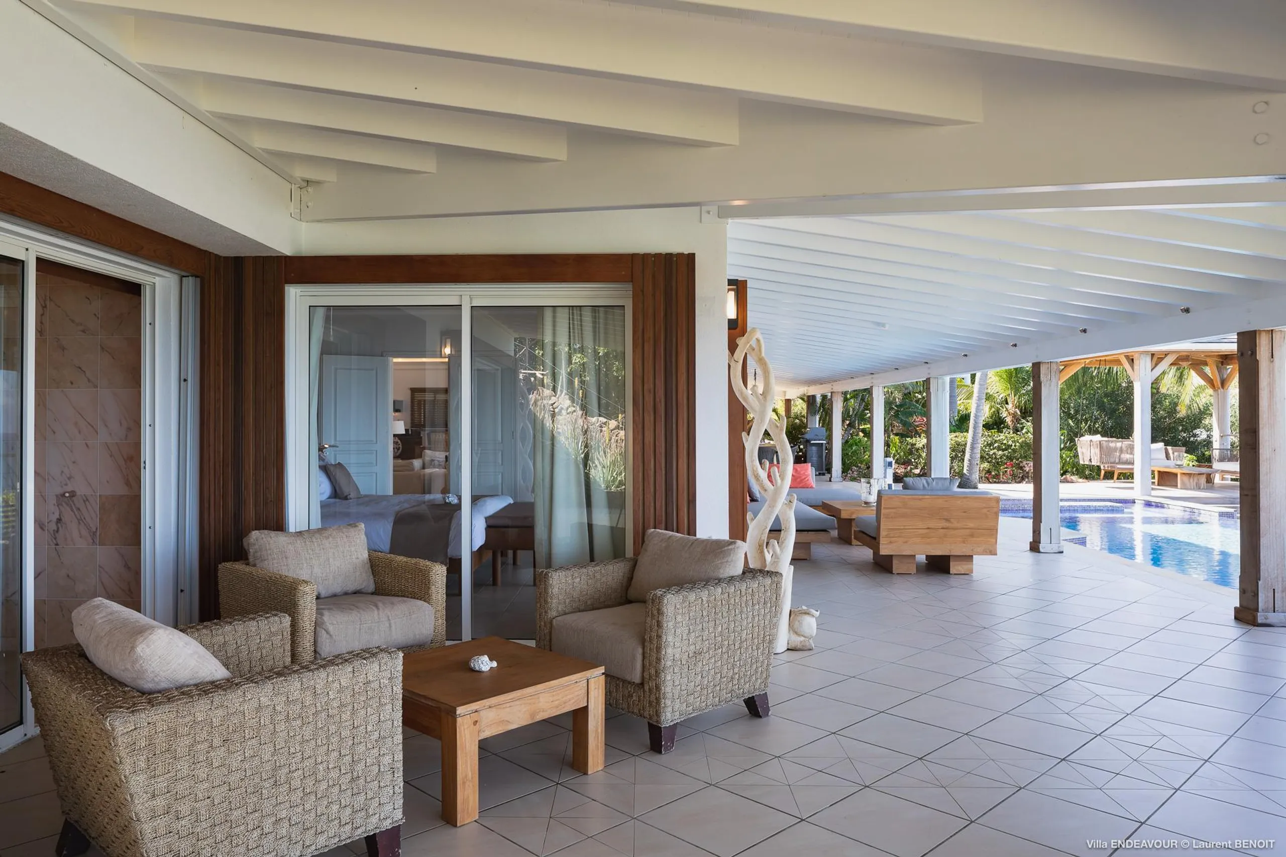 Stately Seaside Villa with Private Pool, Jacuzzi, and Fitness Room — photograph 9