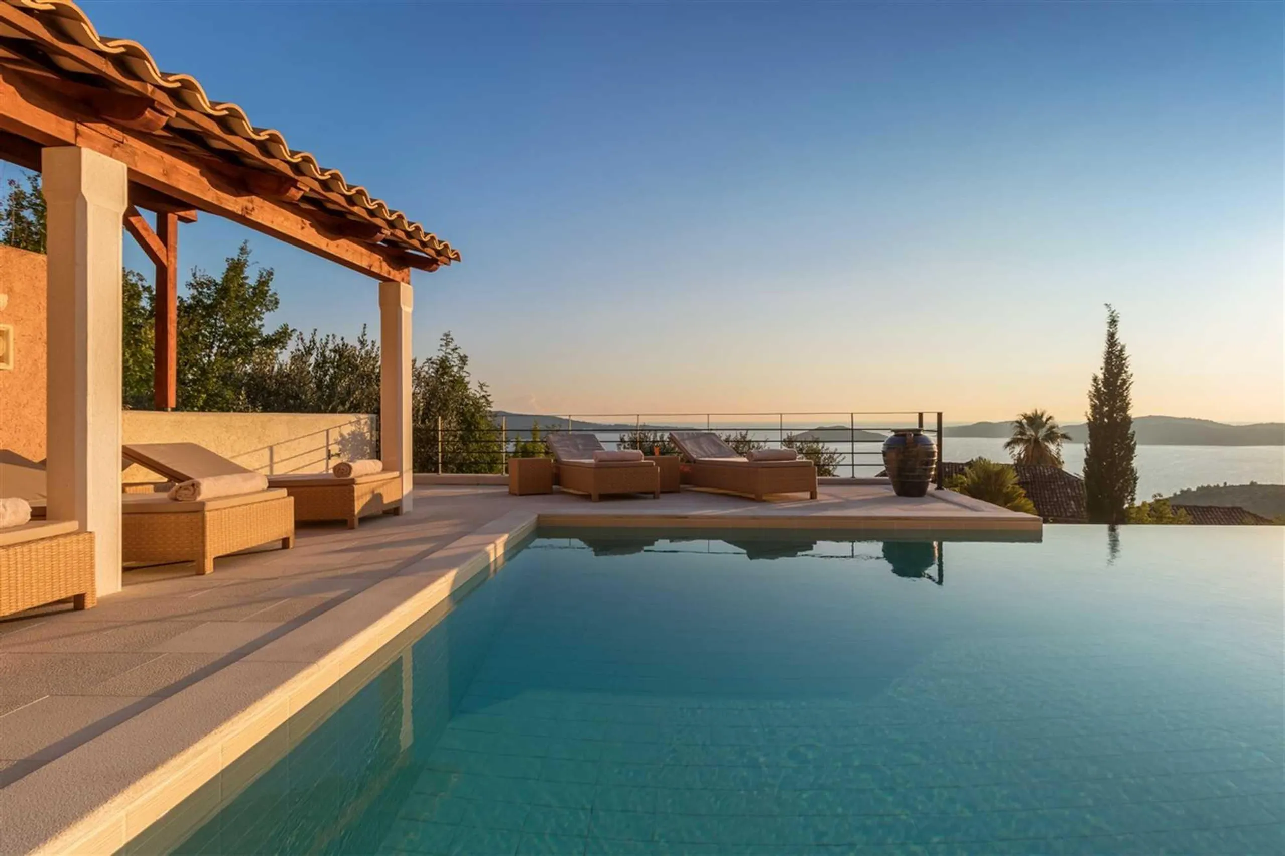 Calming Minimalistic Villa with Private Pool Near Dubrovnik and Sea Views — photograph 8
