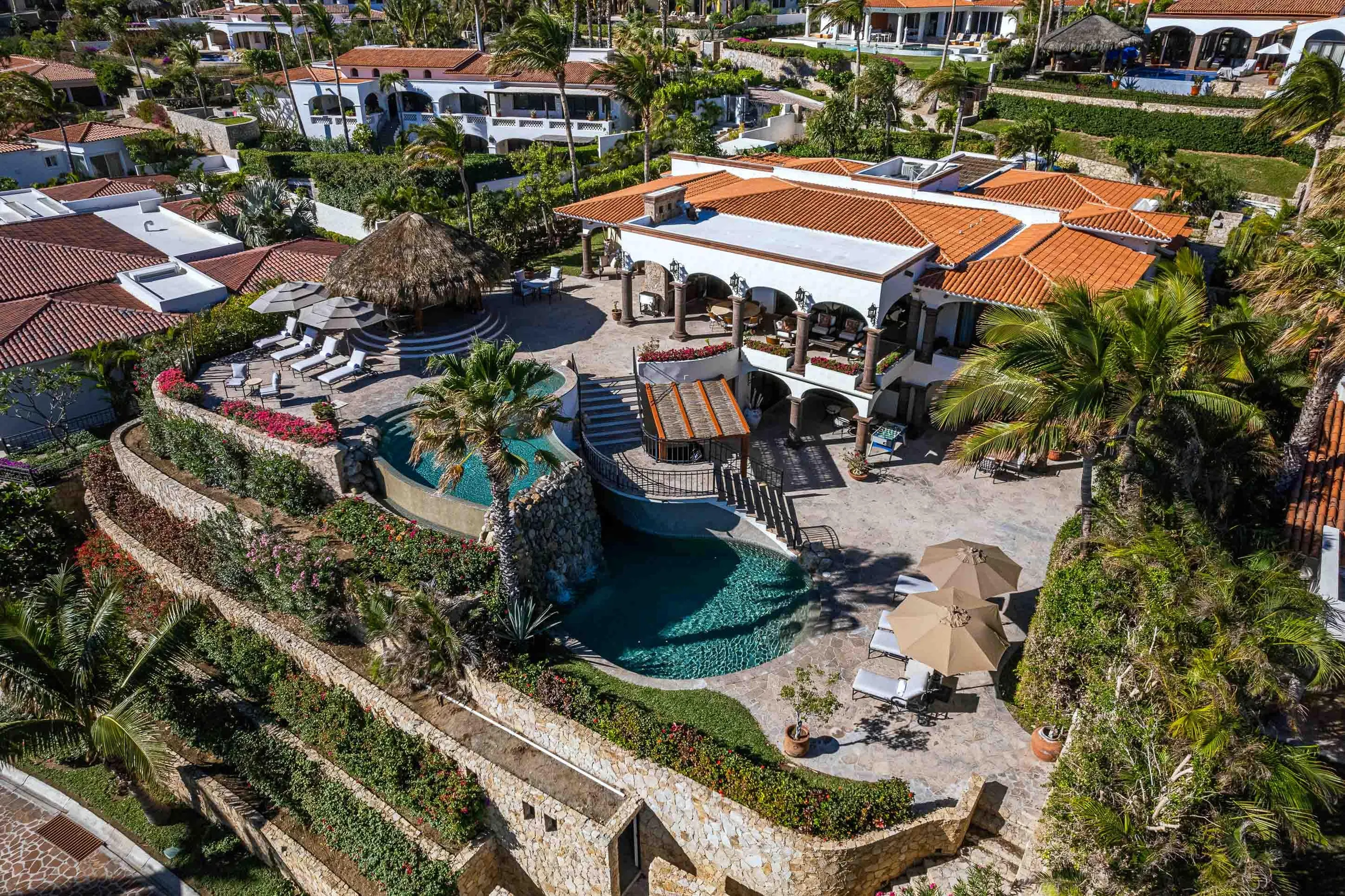 Ultra Luxury Caleta Tuscan Style Estate with Pool and Ocean Views — photograph 11
