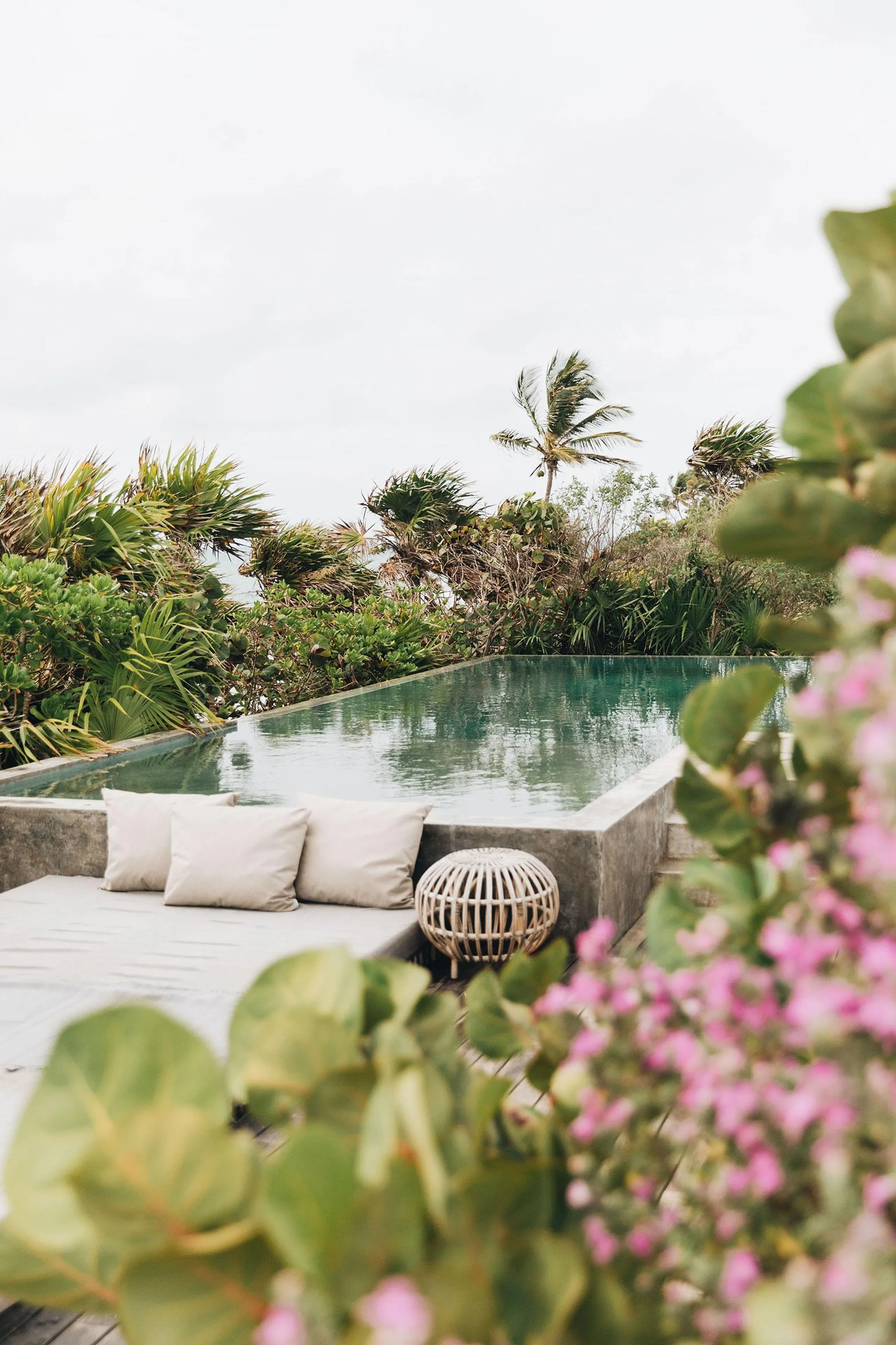 Private and Secluded Captivating Eco-Luxe Villa with Pool and Ocean Views — photograph 4