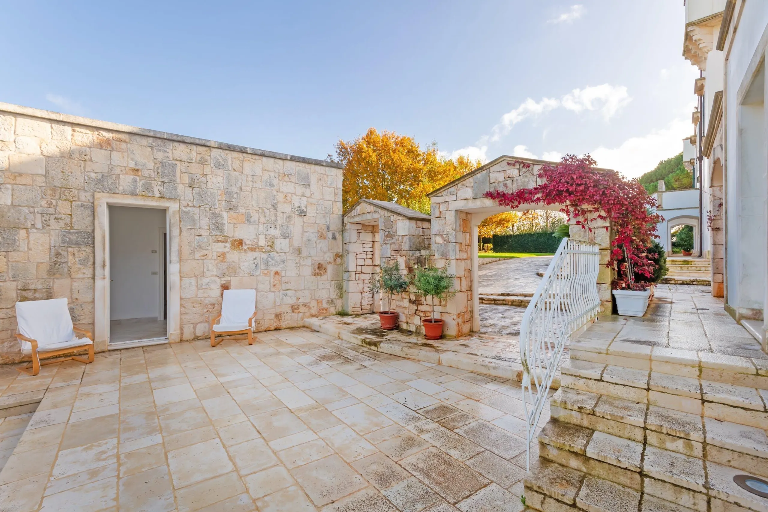 Captivating Contemporary Villa in Apulias with Private Pool — photograph 9