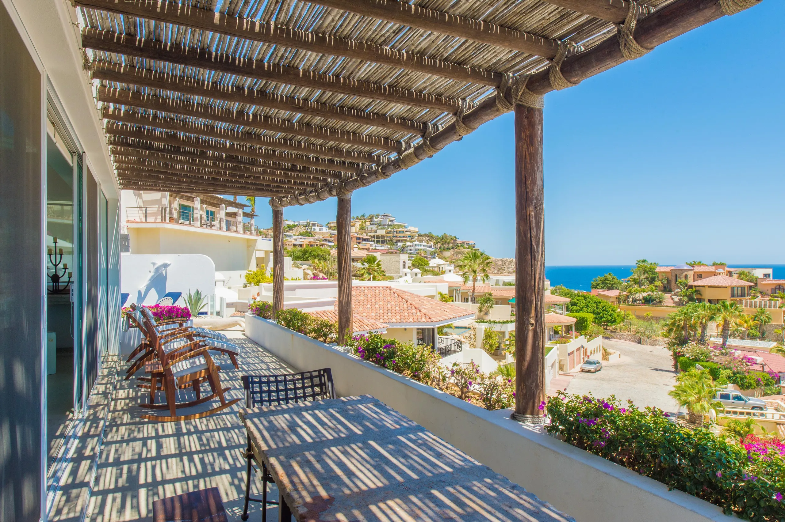 Imposing Cabo San Lucas Estate with Blue Water Pool and Jacuzzi — photograph 6