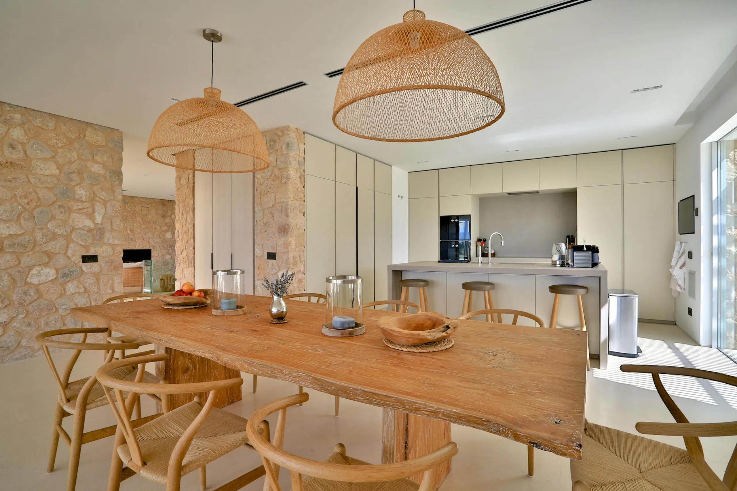Lavish Ibiza Seaside Estate with Private Pool and Sun Deck — photograph 11