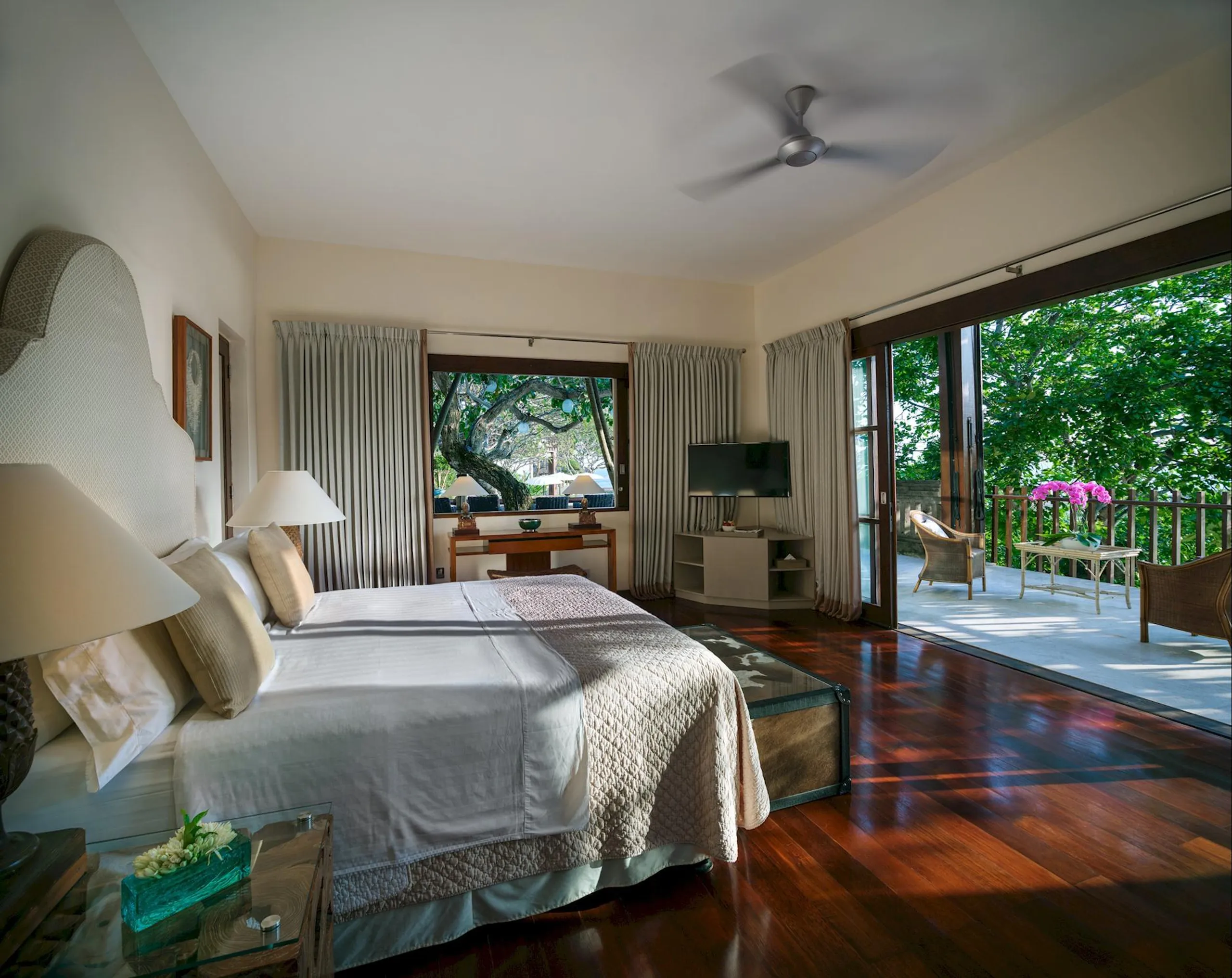 Elegant Seaview Villa with Invigorating Pool — photograph 11