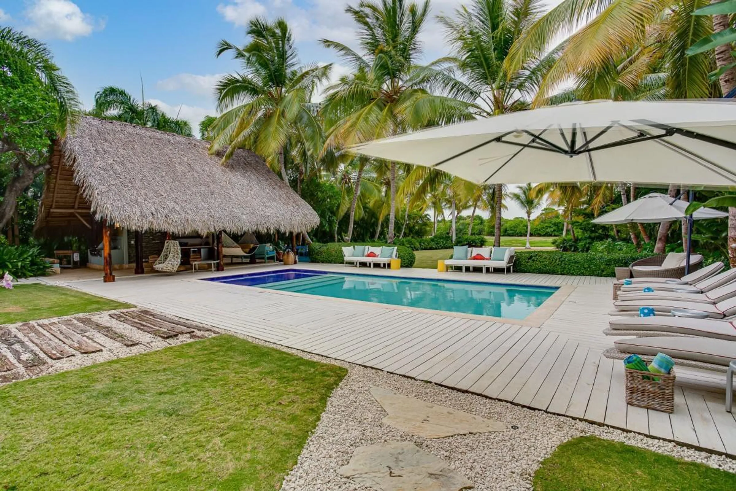 Fantastic Sustainable Villa with Palatial Pool Overlooking La Cana Golf Course in Punta Cana — photograph 3