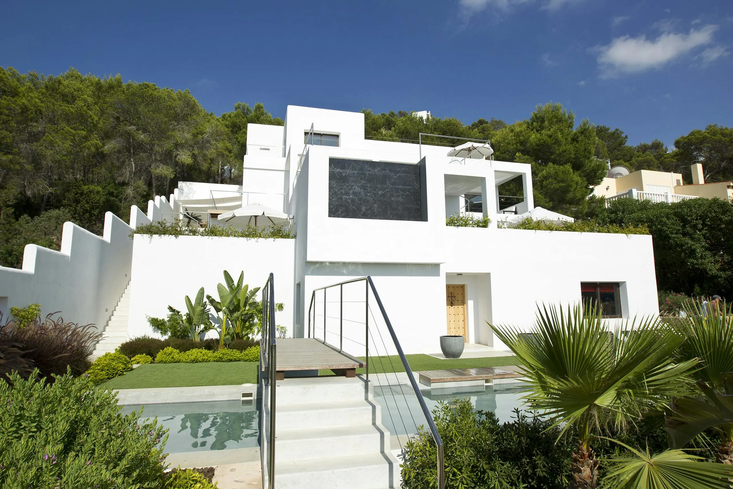 Resplendent Contemporary Villa in Ibiza with Infinity Pool — photograph 8