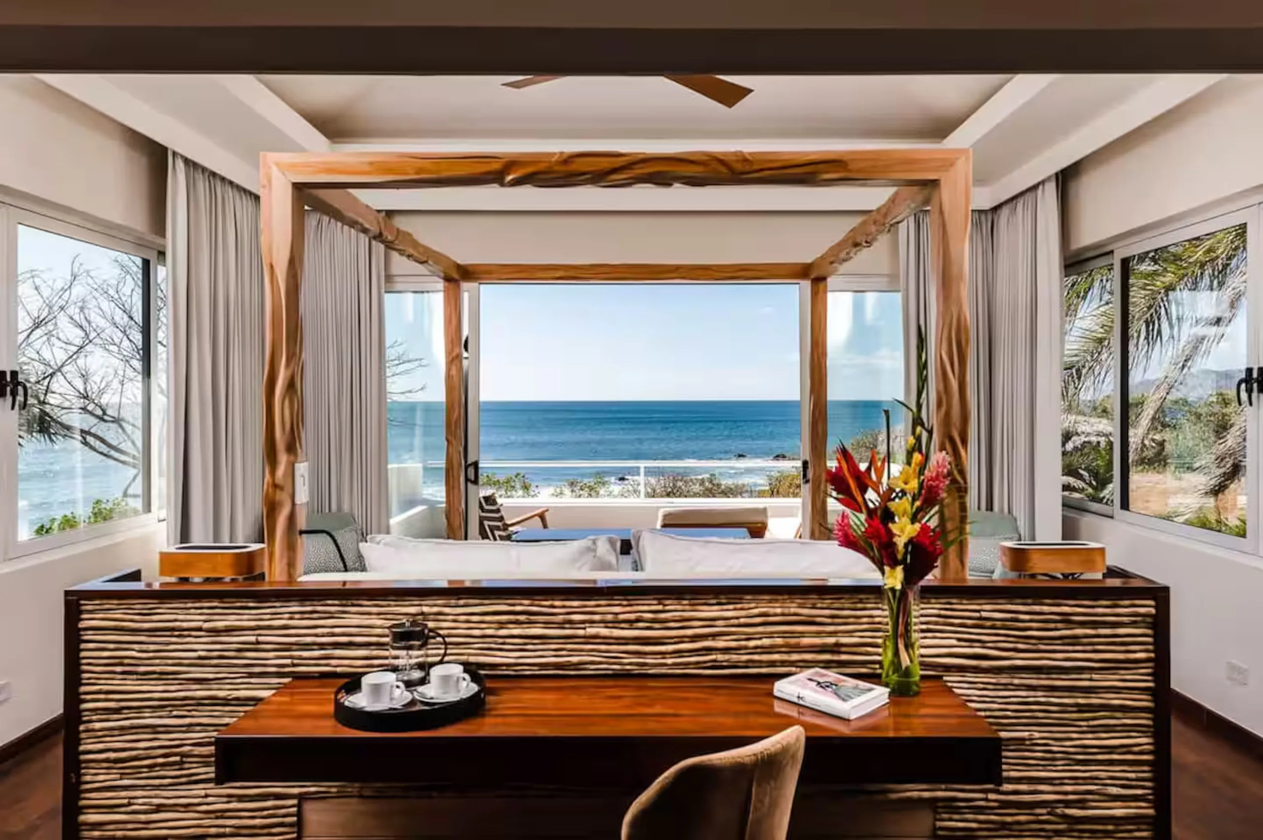 Stunning 7BR Oceanfront Estate with Invigorating Pool — photograph 11