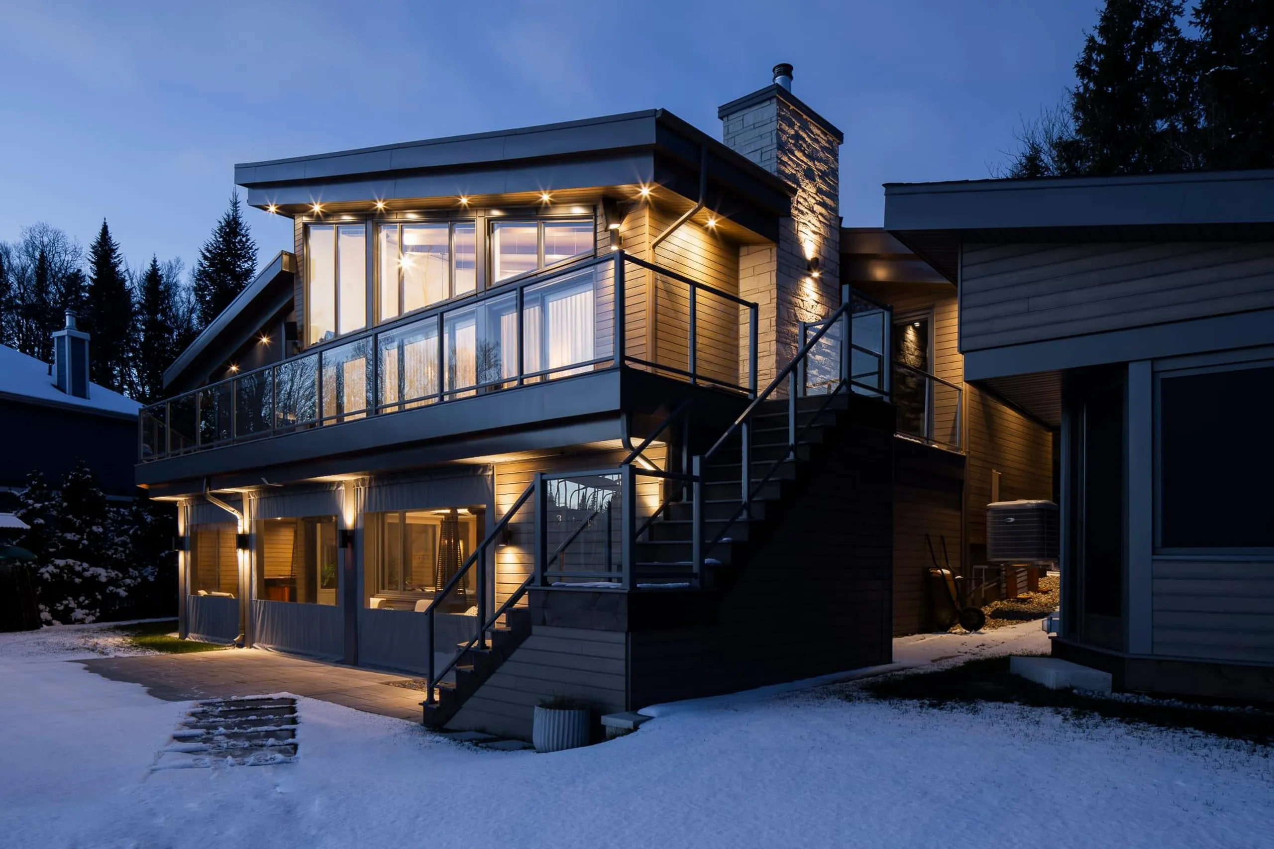 Lakeside Luxury Retreat With Spectacular Views, Shannon