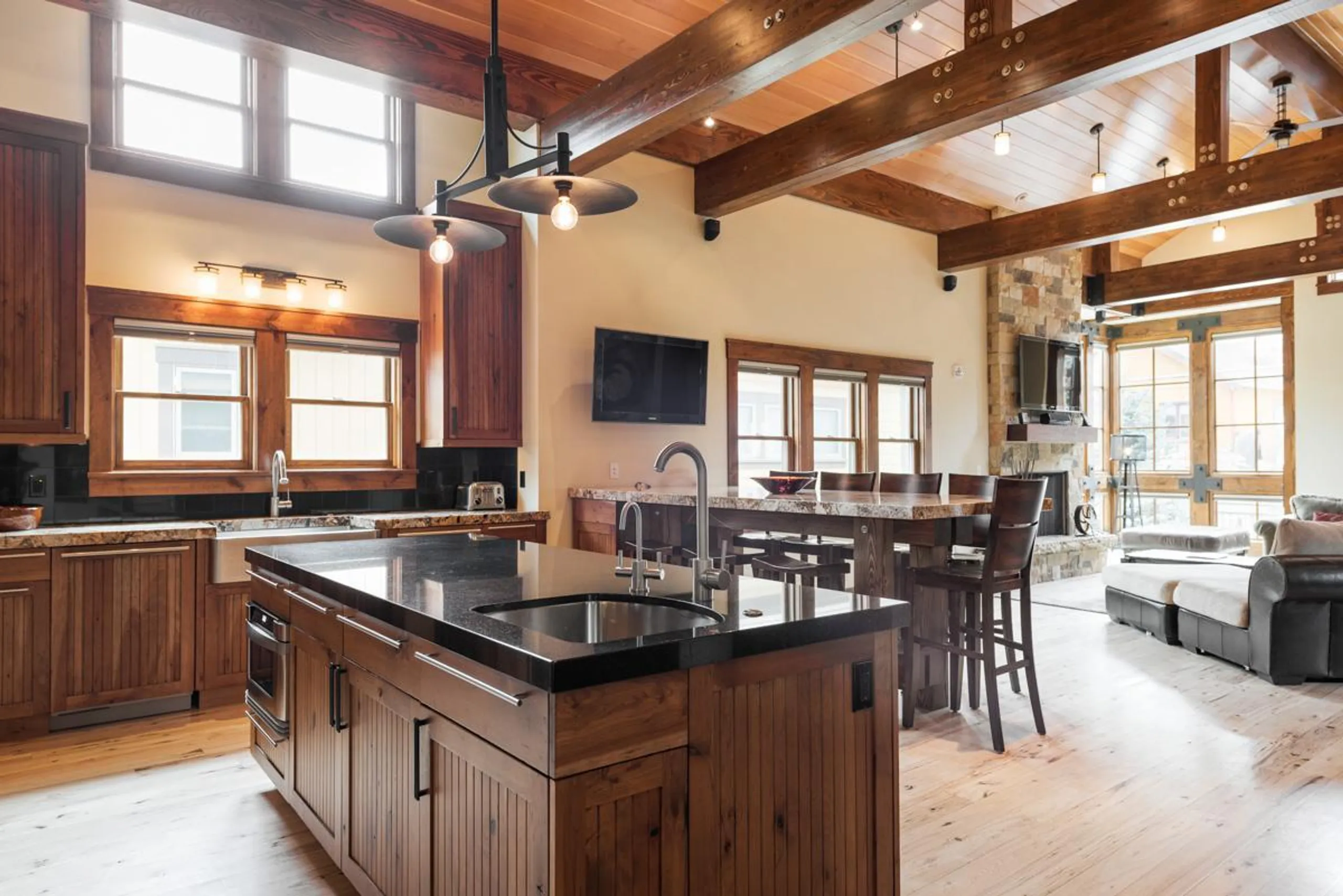 Superb Ski Villa with Fireplace — photograph 7