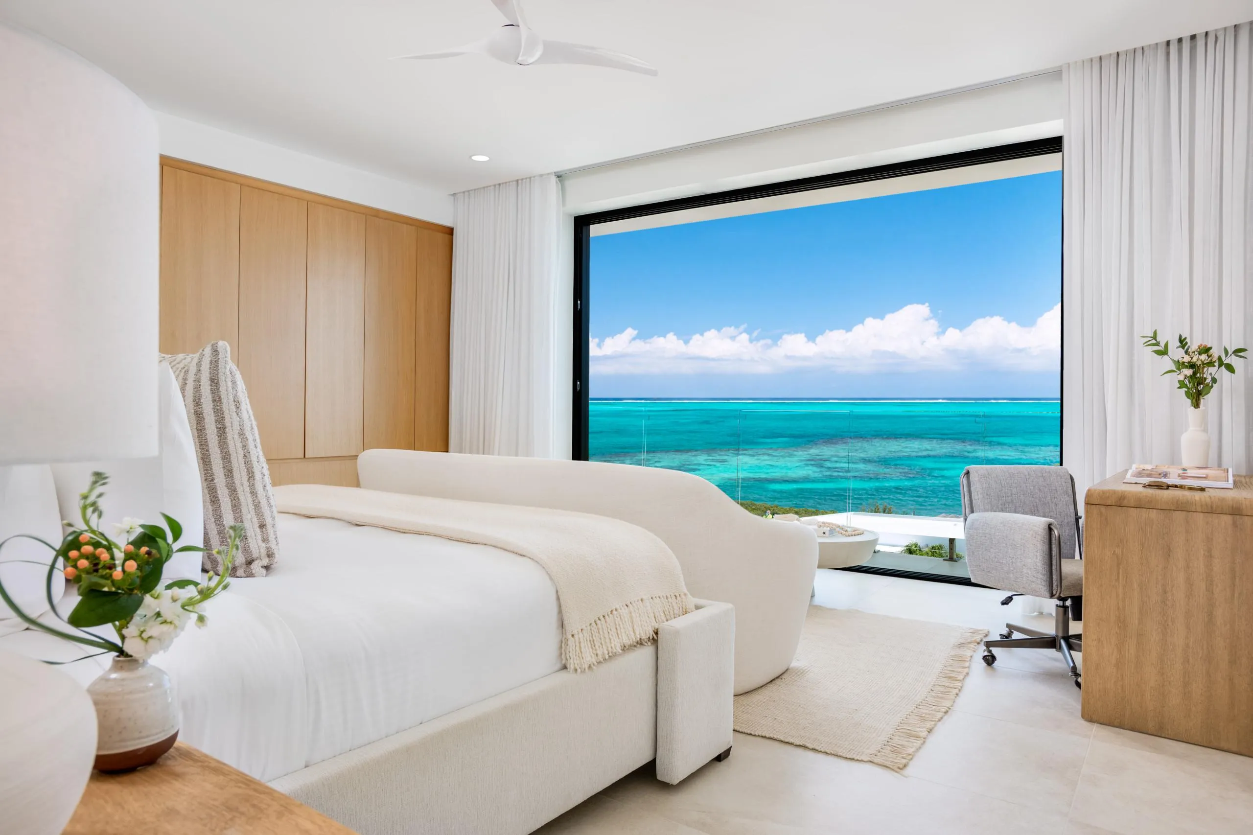 Exhilarating Majestic Villa with Private Pool and Panoramic Views — photograph 11