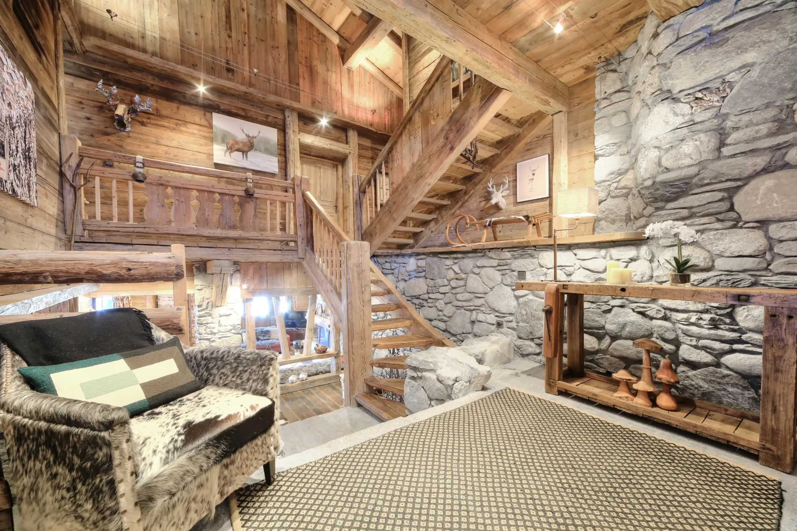 Spacious Ski Chalet with Hot Tub, Ski Access and Scenic Views — photograph 6