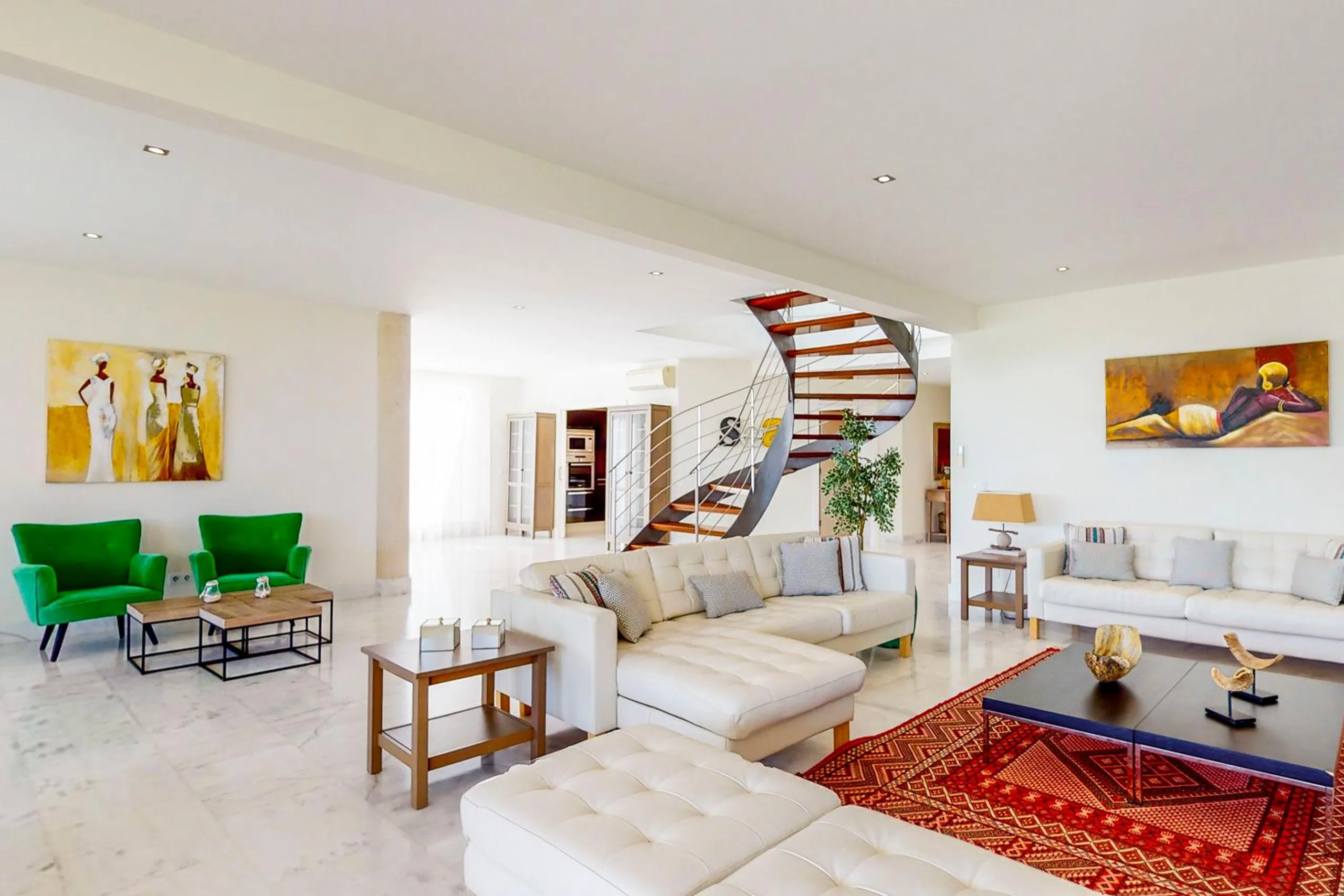 Regal 5BR Villa with Private Pool and Breathtaking Views of the Sea — photograph 5