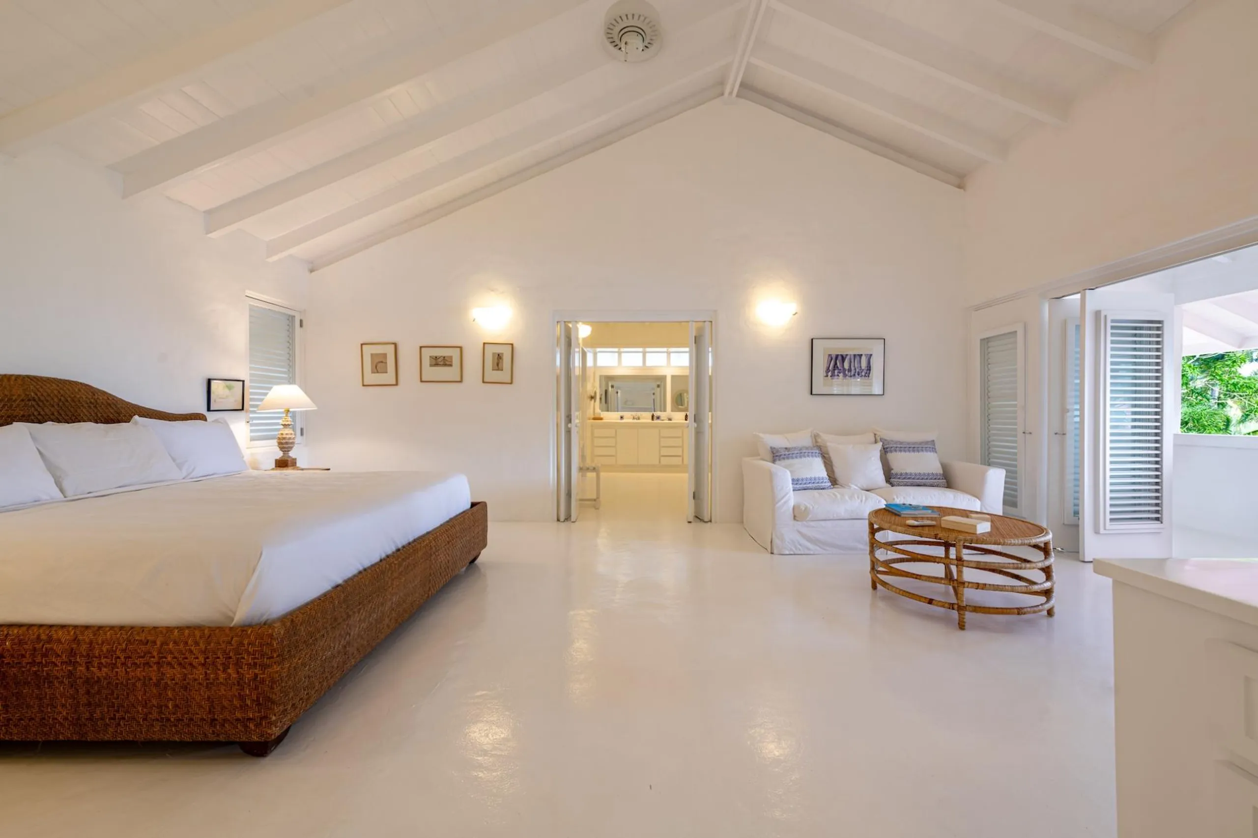 Breathtaking Beachfront Villa with Private Pool, Beach and Sea Views — photograph 12