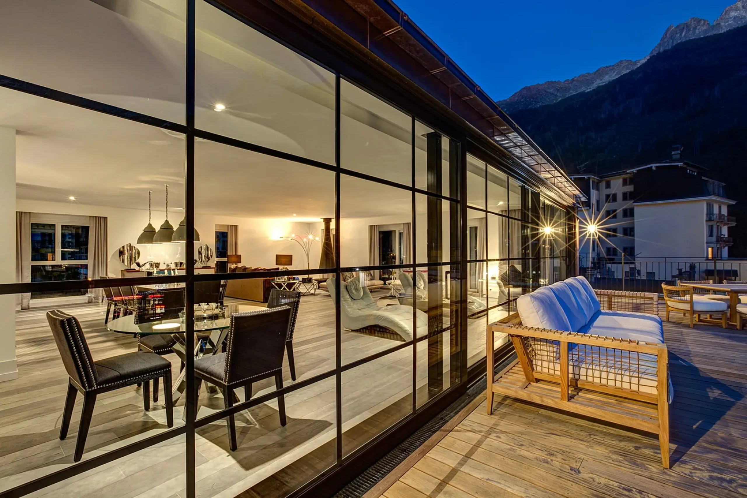 Exceptional 439m² Art Deco Penthouse in Chamonix with Roof Terrace & Mont Blanc Panorama — photograph 10
