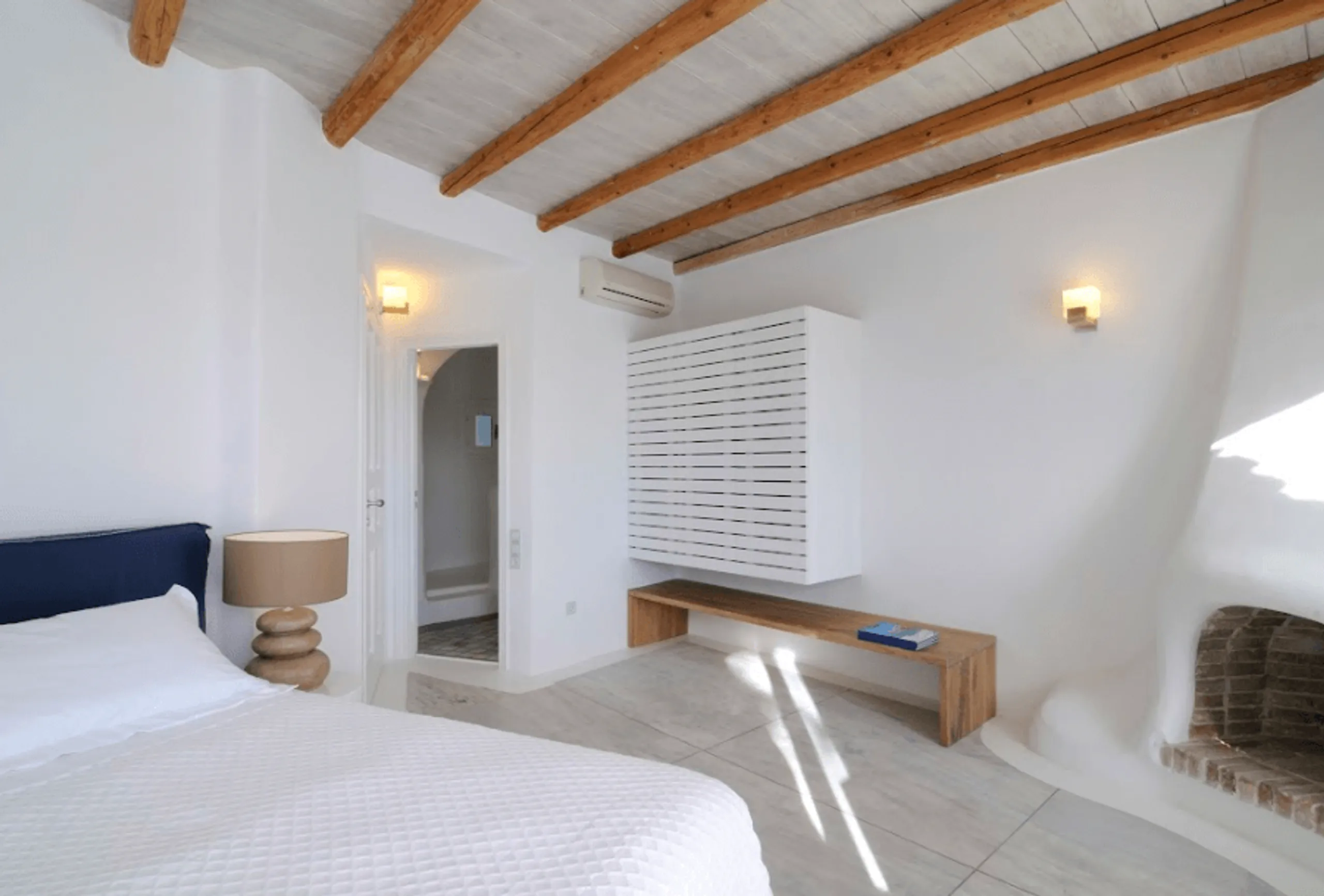 Luxury Villa Rental with Infinity Pool and Magnificent Aegean Sea Views — photograph 11