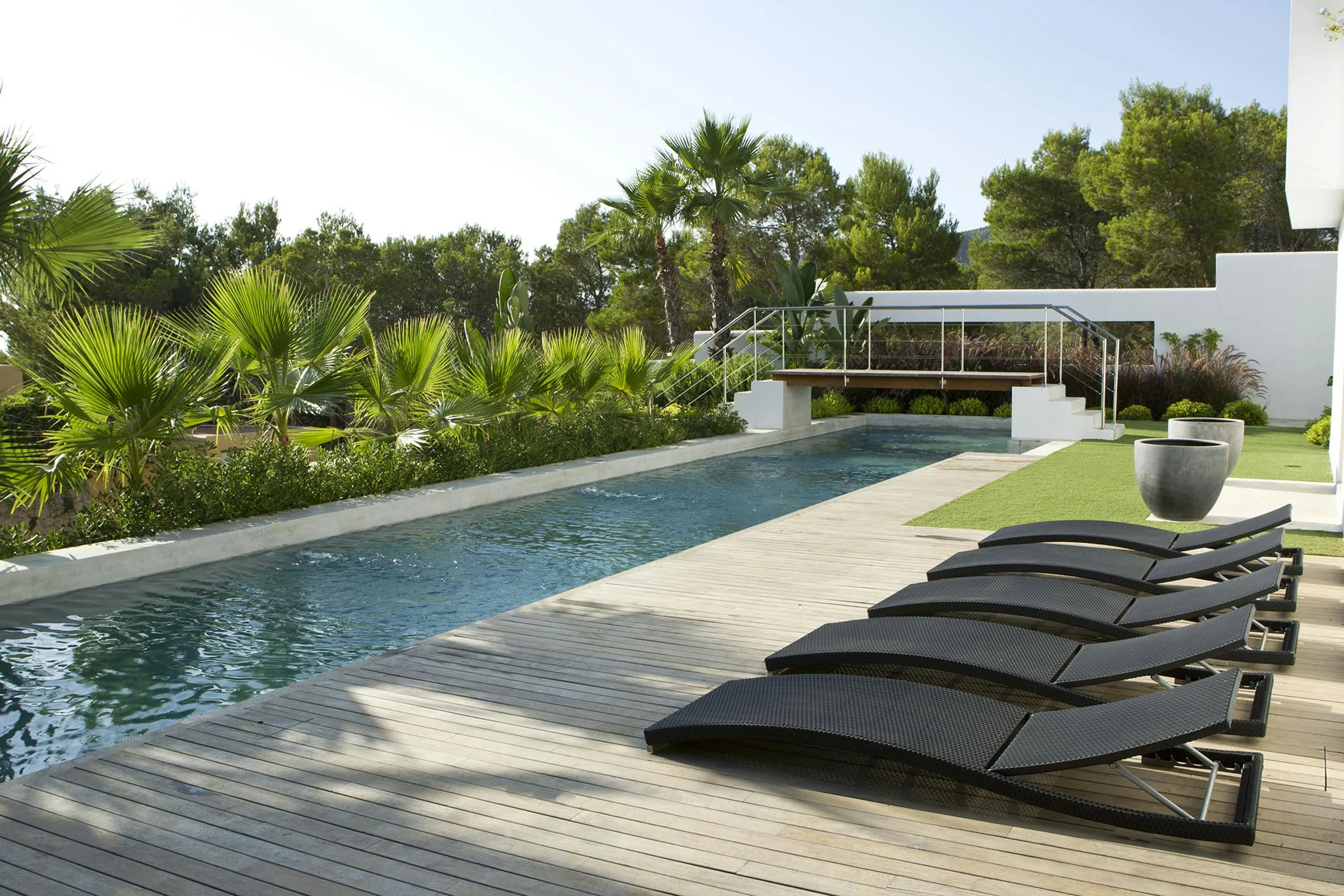 Resplendent Contemporary Villa in Ibiza with Infinity Pool — photograph 10